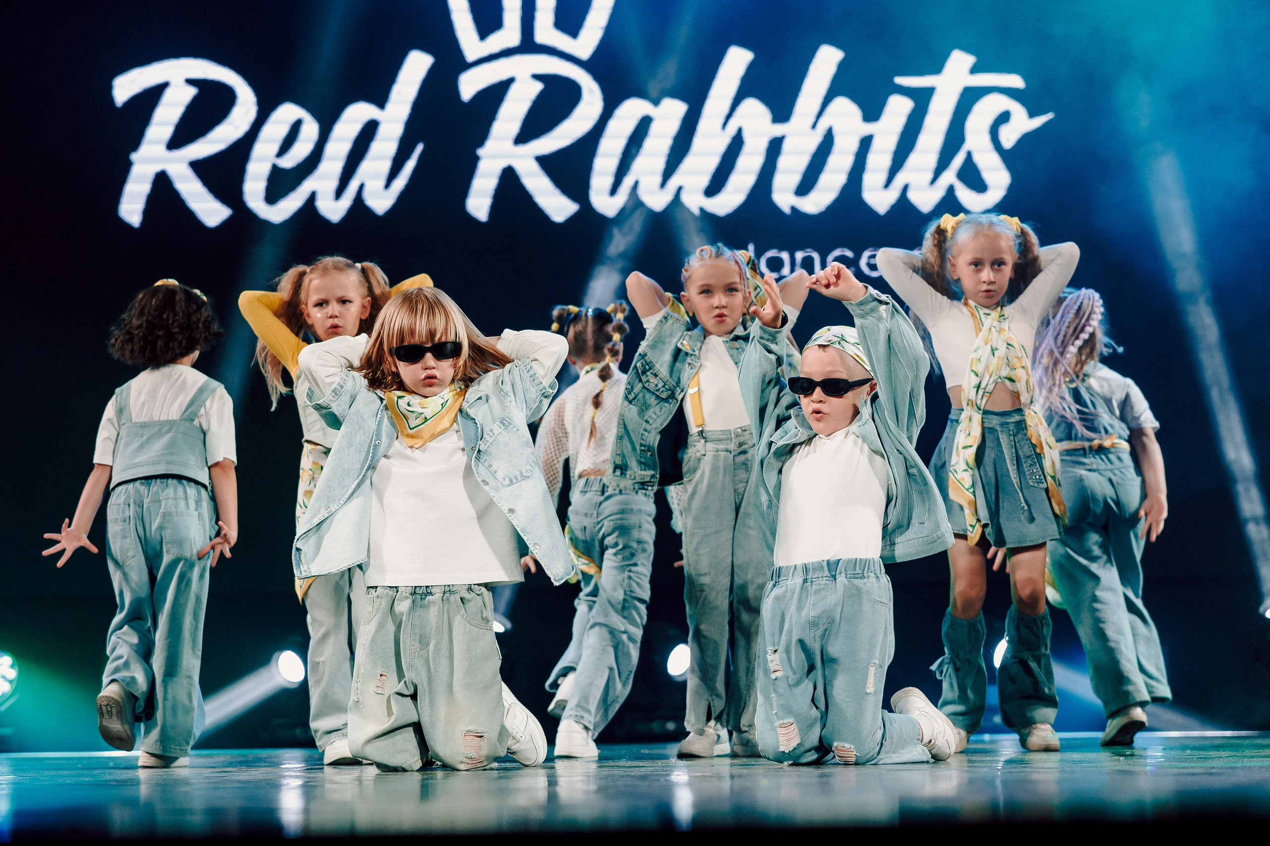 Отчётный концерт танцевальной школы «Red Rabbits» 2025. Лёшка Варзегов — фотограф