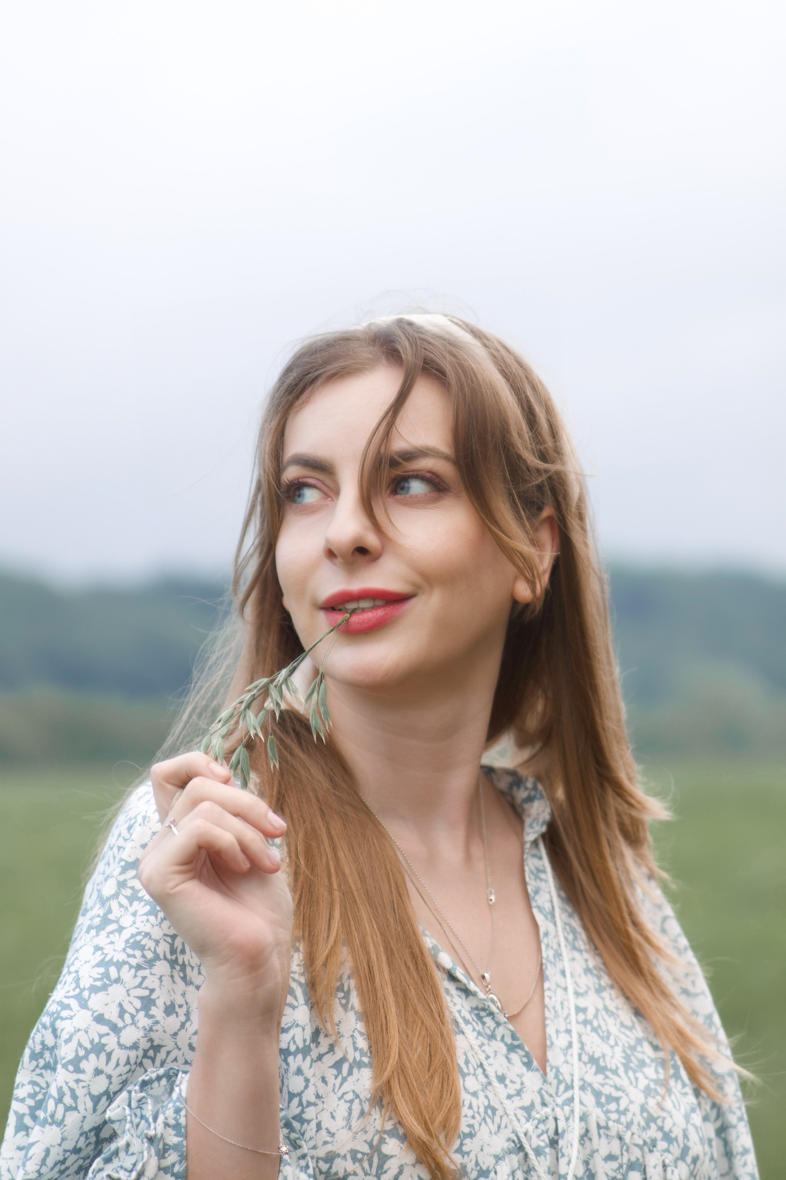 Настенька и река. Фотограф Ирина Воробьева