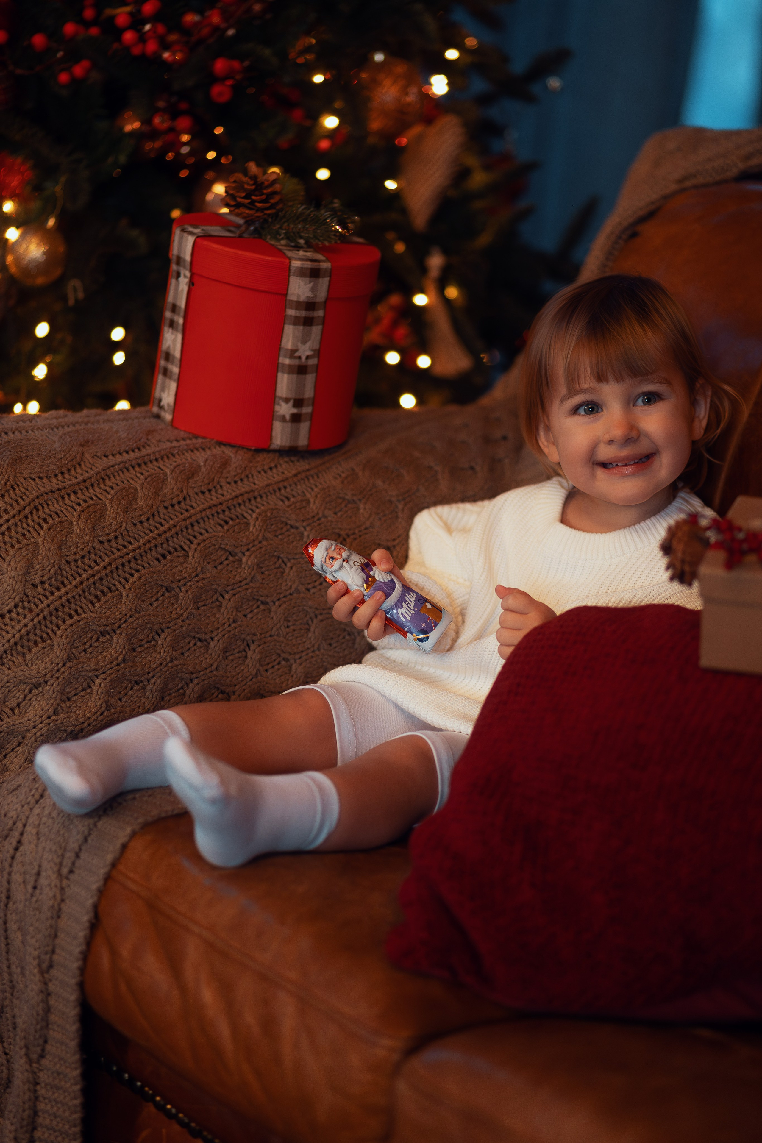 Новогодняя фотосессия 2023 в студии Мимика, зал Шале. Семейный фотограф в Москве 📸