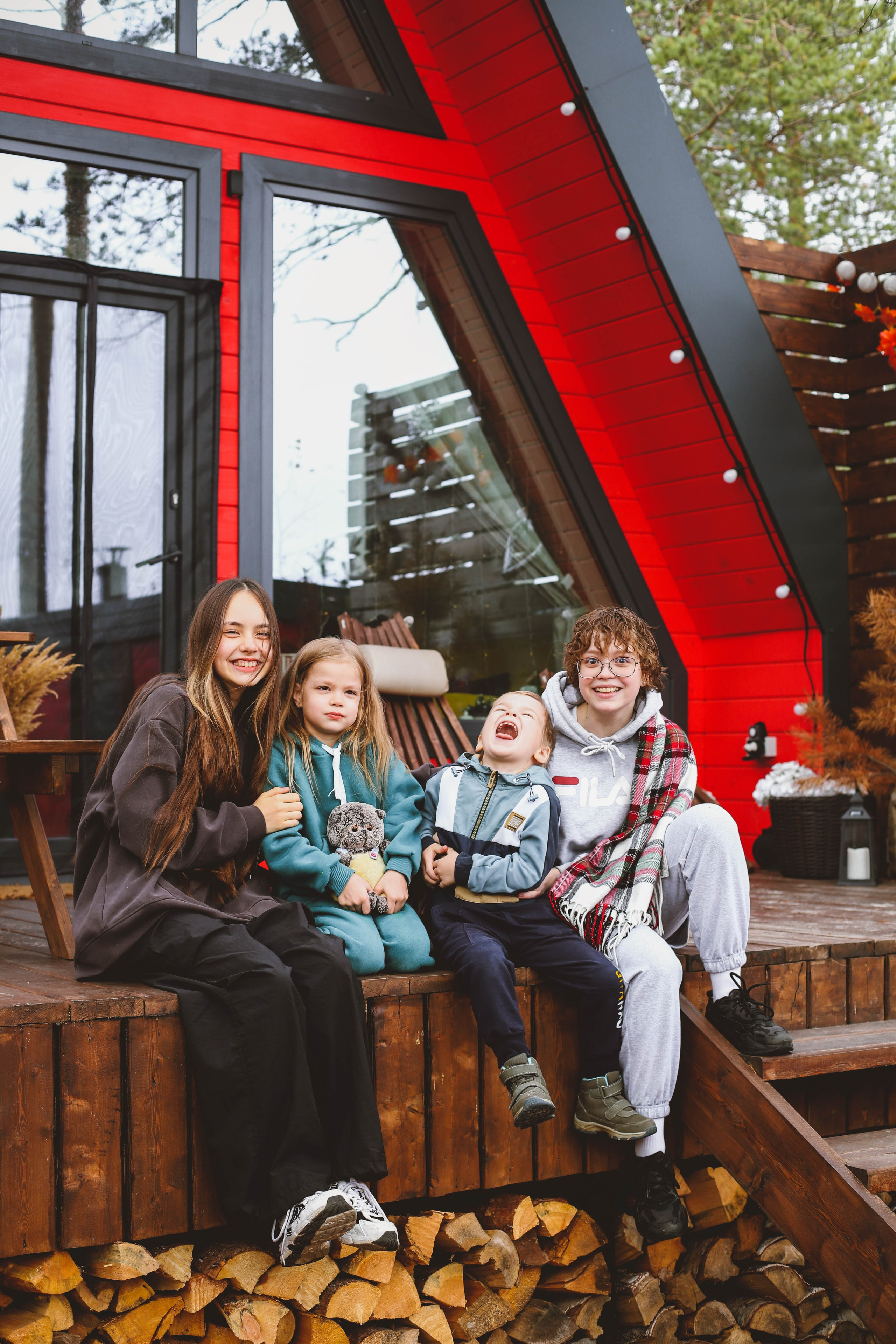В красивом красном домике. Фотограф в Сургуте Брызгунова Анастасия