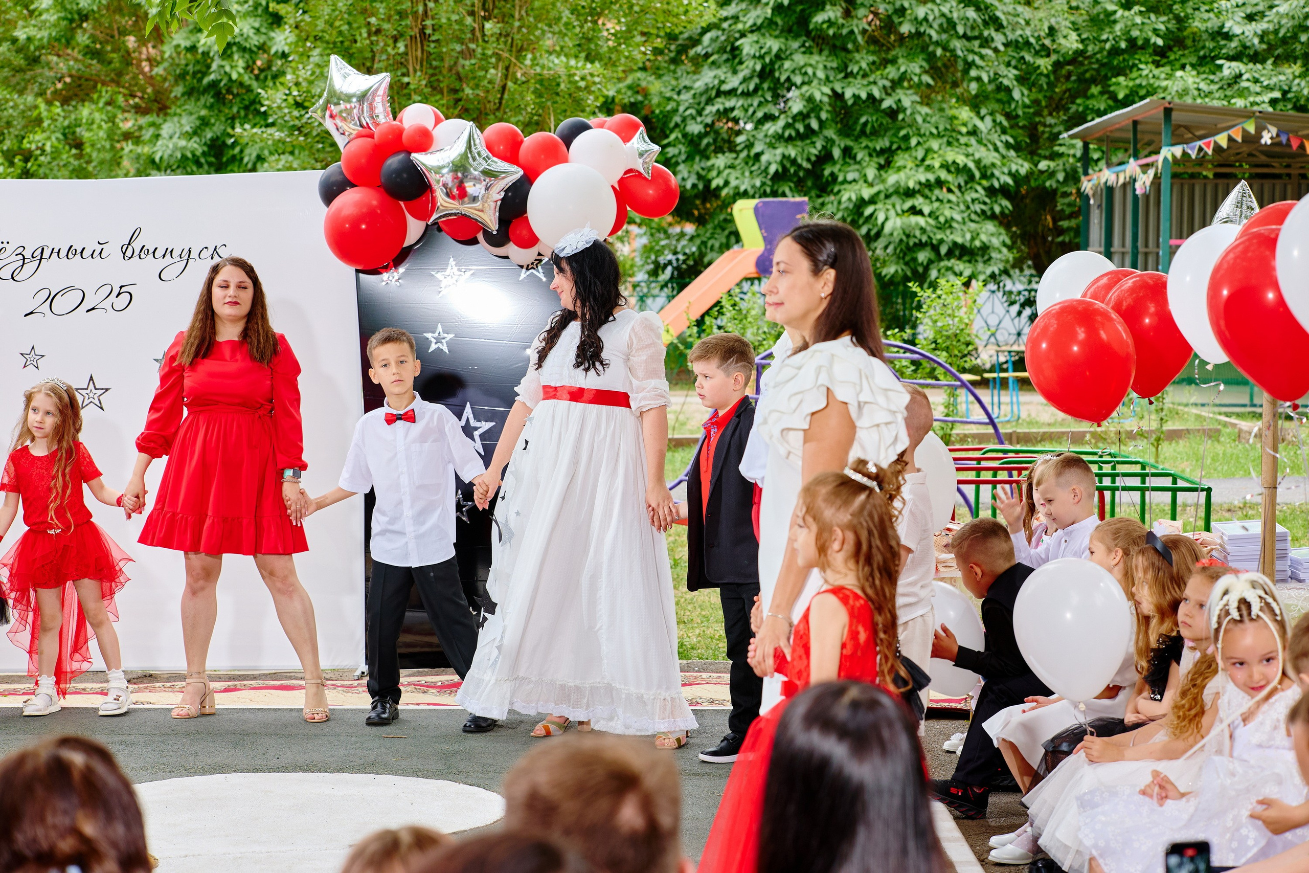 Выпускной 45 сад. Фотограф Выпускные альбомы Таганрог Сергей Коробченко