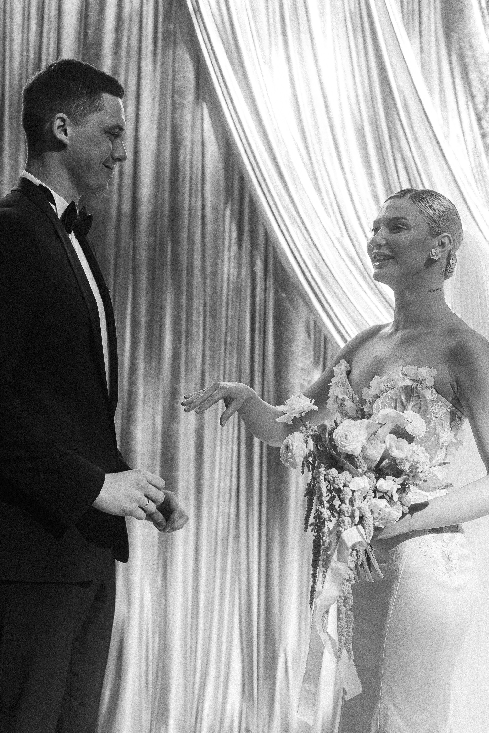 Love is all Around. Сентиментальная свадебная фотография