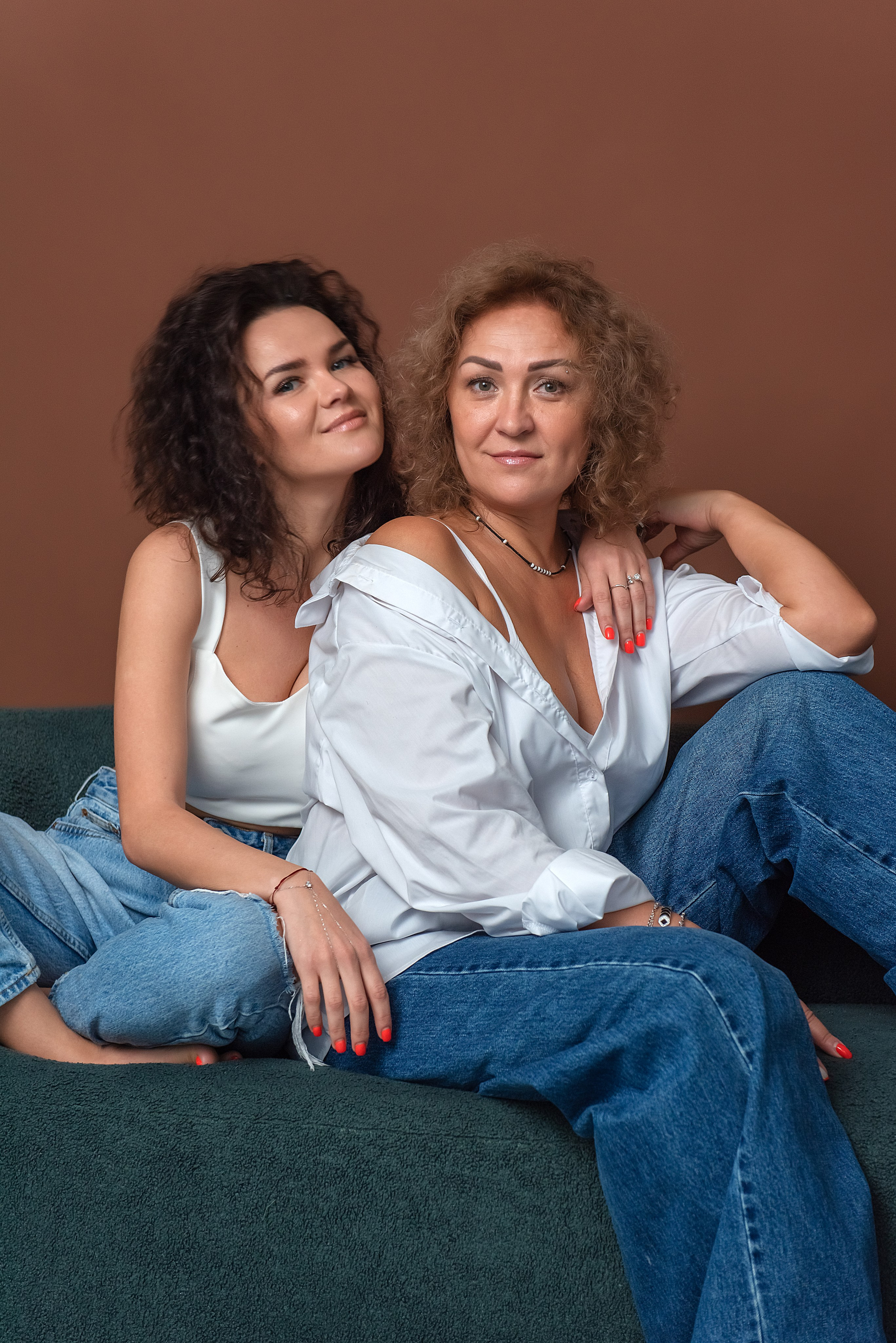 Студийная съемка «Мама с дочкой» Оля и Алина. Семейный и коммерческий фотограф в Сочи Александр Бодунов