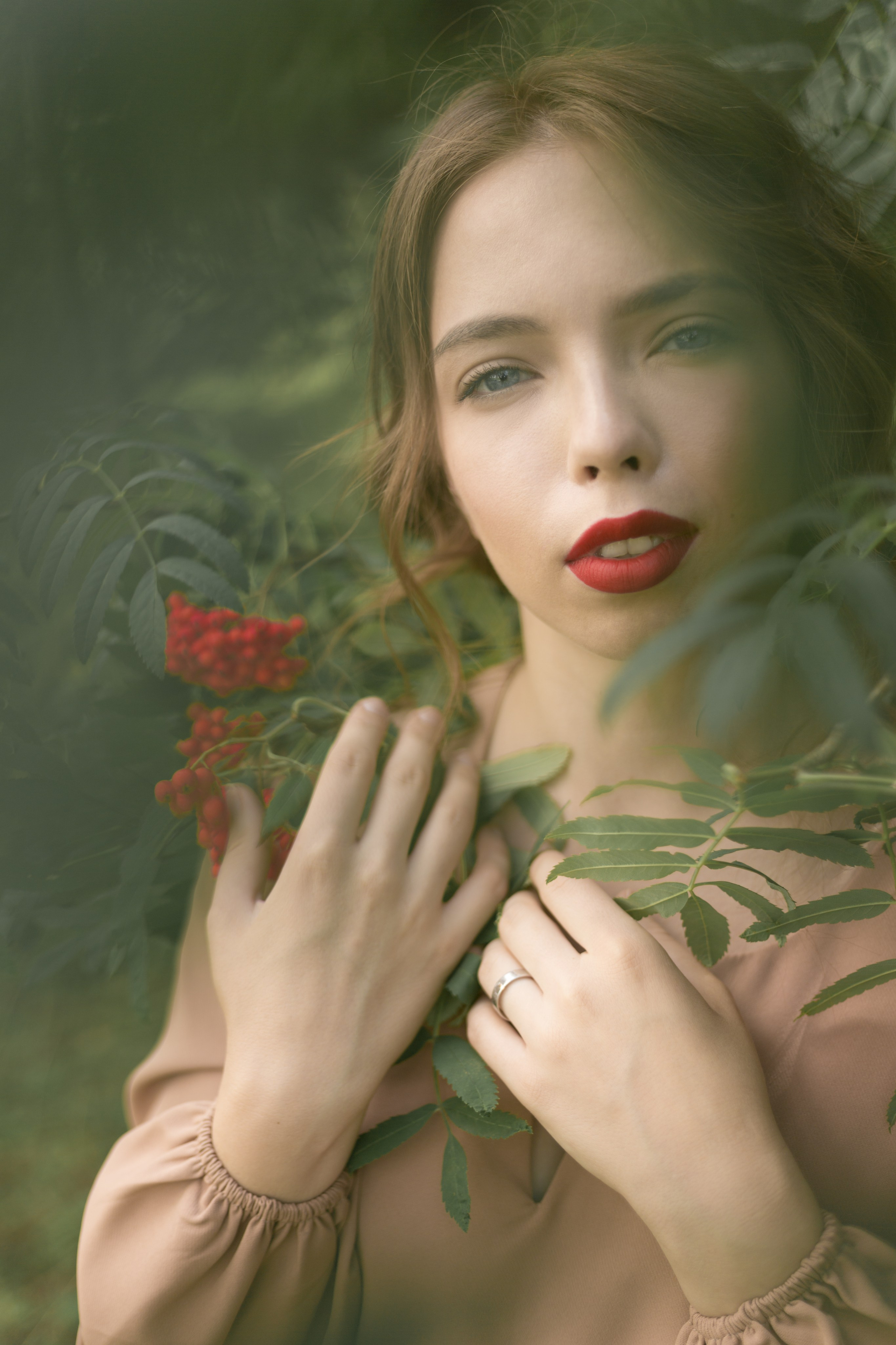 Художественный портрет на свежем воздухе. Фотограф в Новосибирске Краснова Евгения