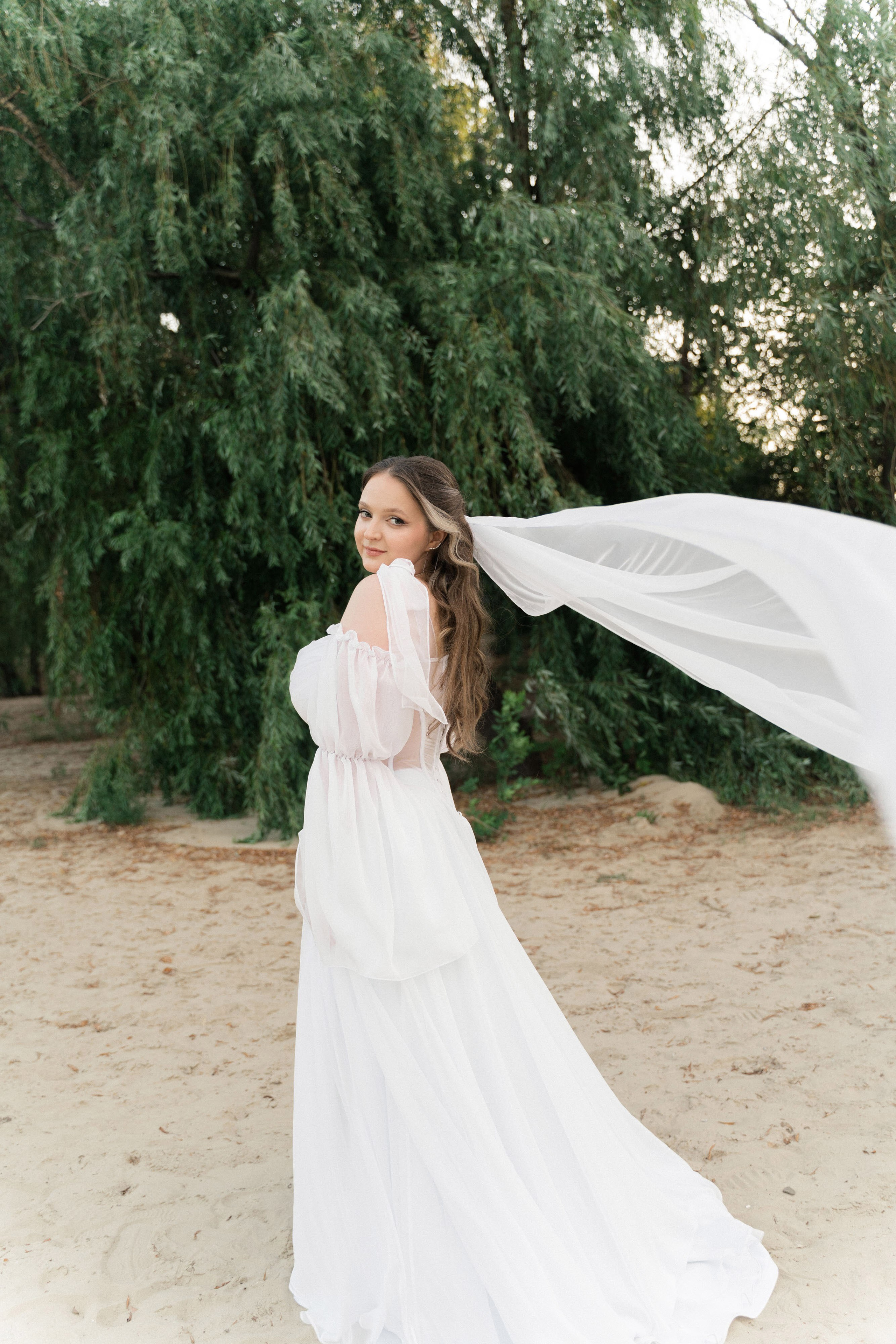 свадебная фотосессия невесты  на берегу реки Дон 