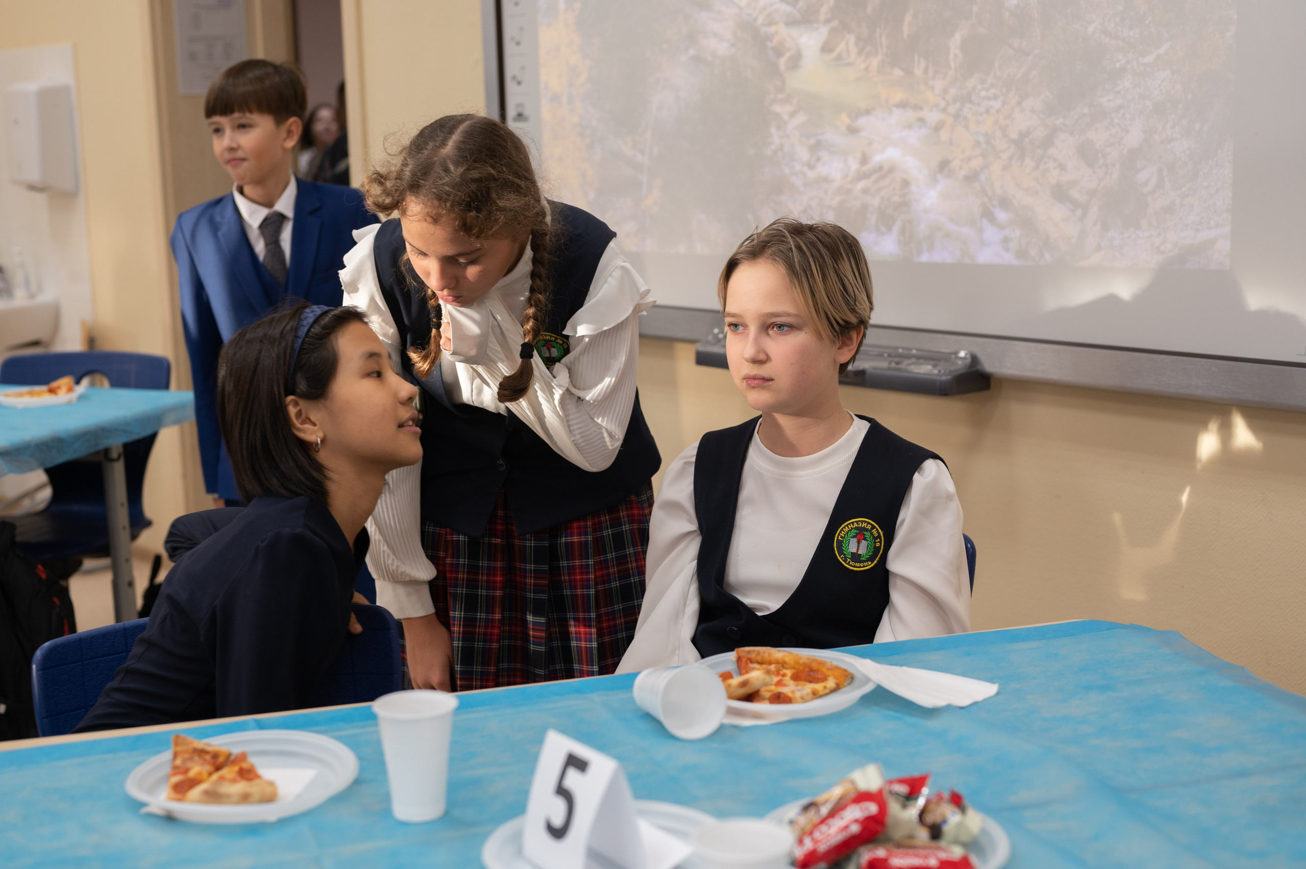 Репортаж мероприятия в классе 5Ж 16 гимназия 2024 г. Фотограф новорожденных, семейный детский в Тюмени Татьяна Морозова