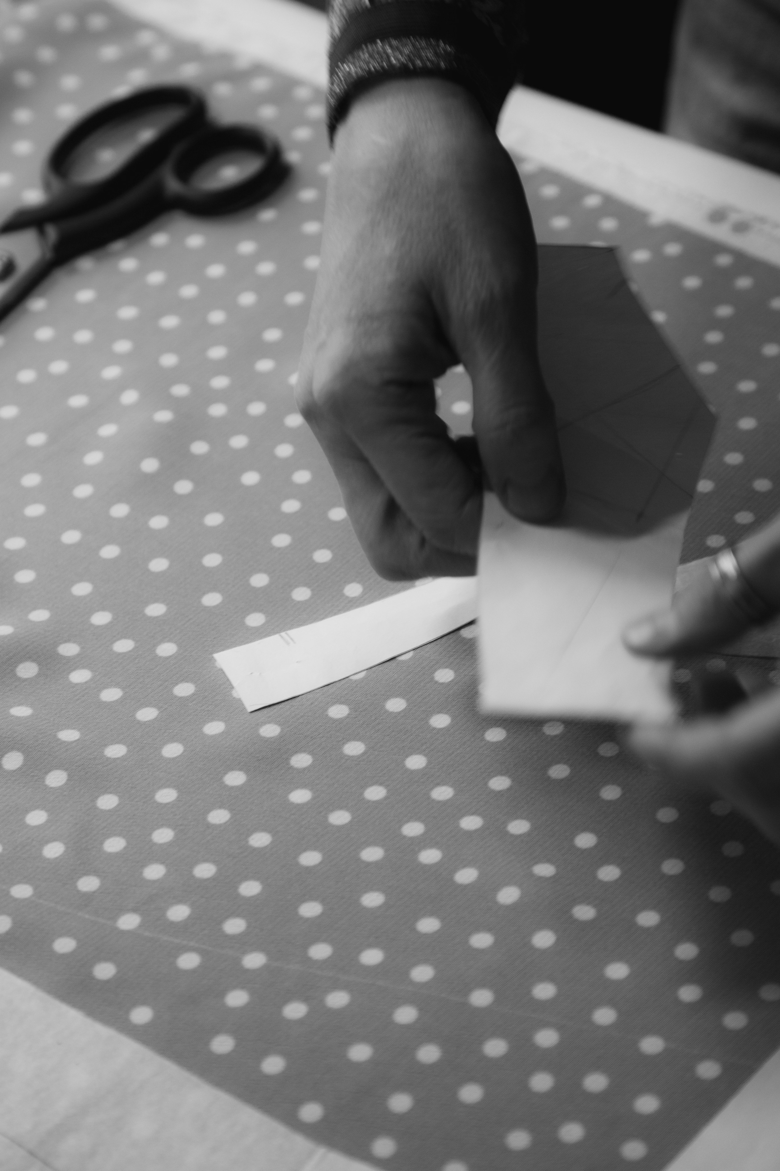 Предметная съемка с Олесей, швейный рабочий процесс. Ирина Чернова — портретный фотограф и маркетолог из Владивостока