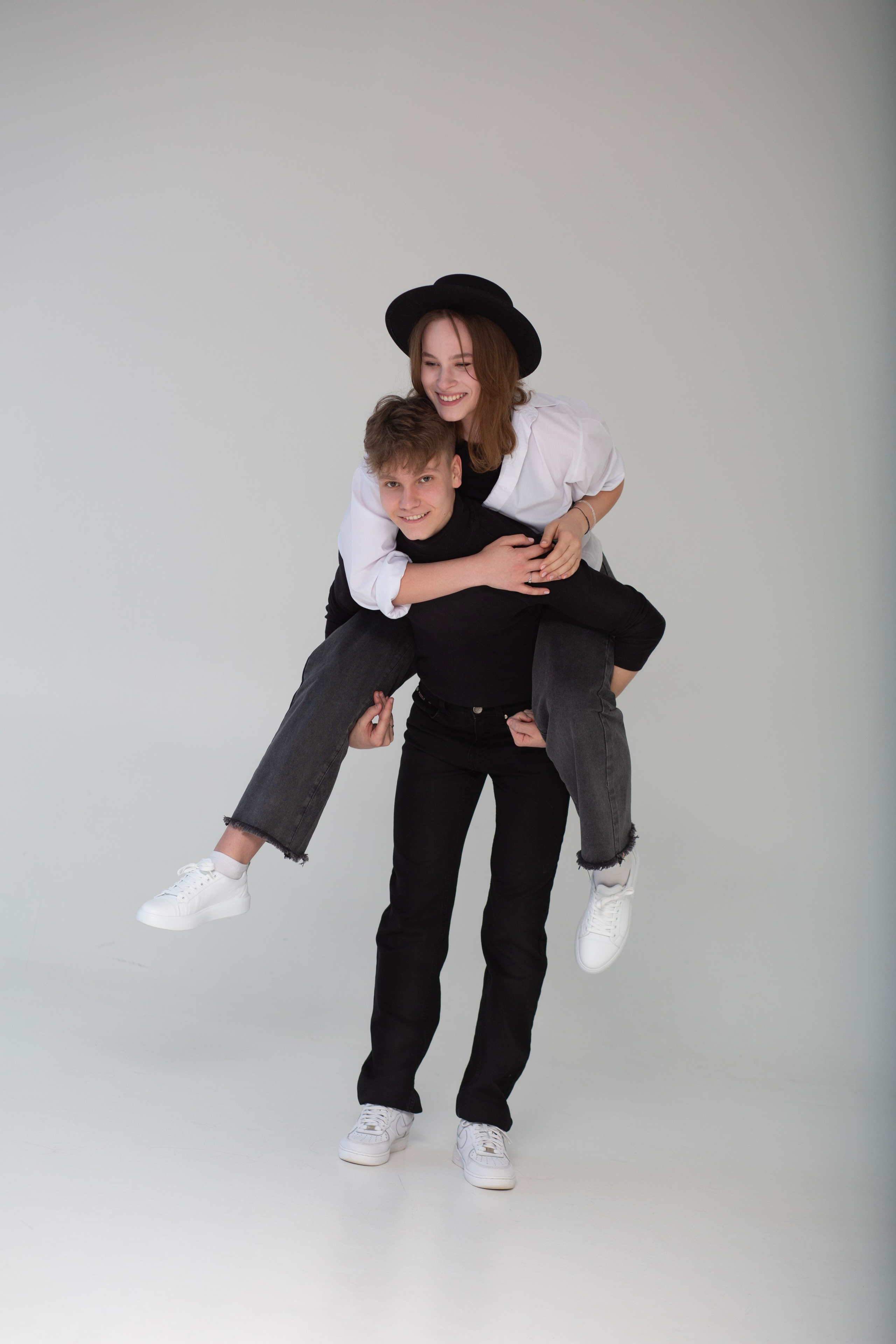 Даниил и Мария.Студийная съемка. Главная