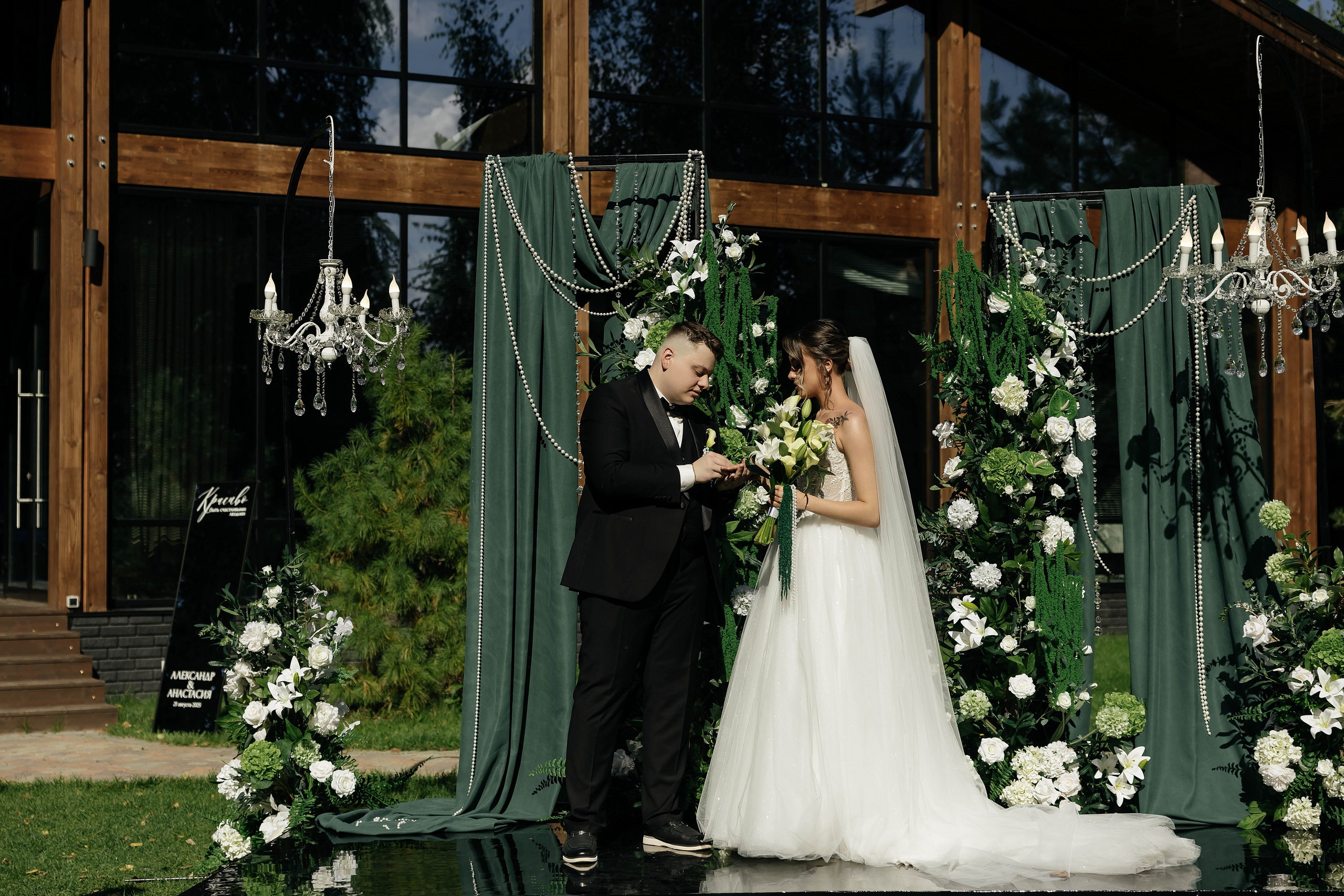 Свадебная история. Лесной Виладж. Свадебный и семейный фотограф Рассказова Виктория