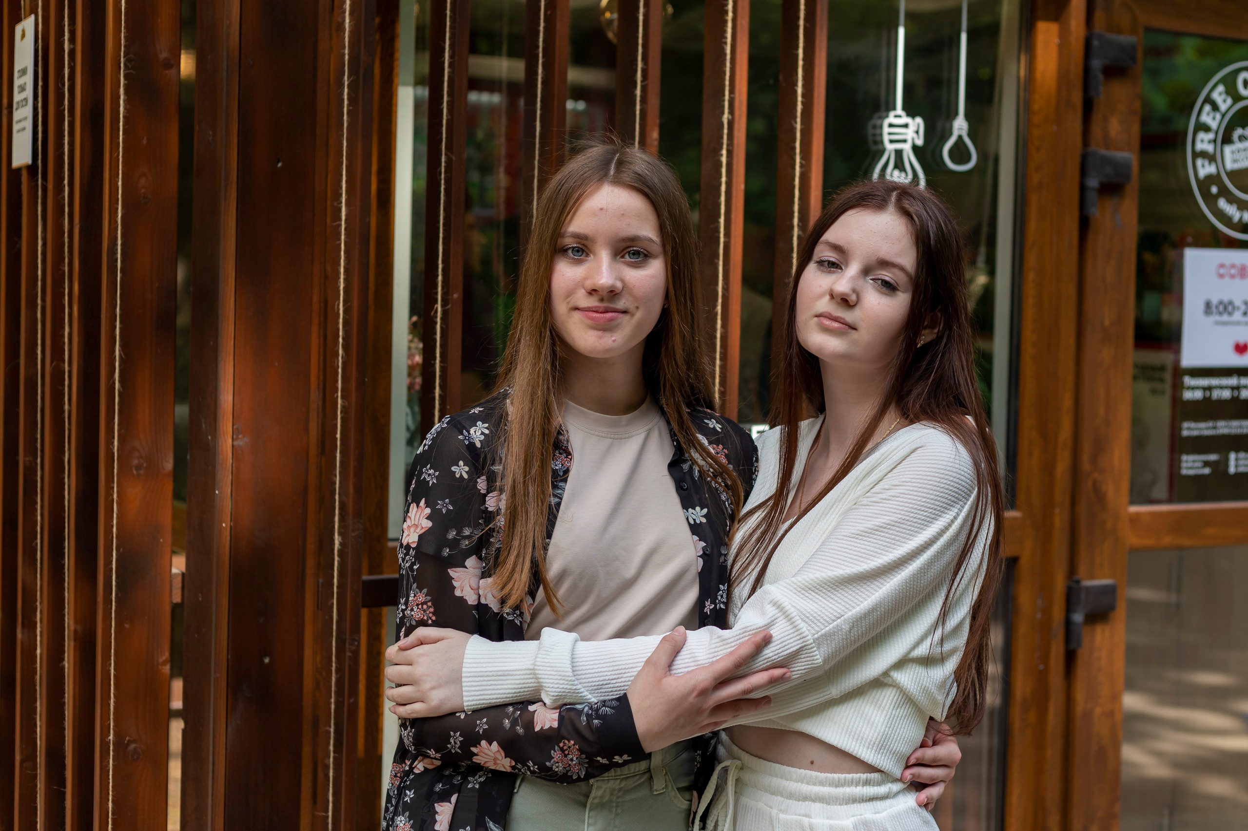 Фотосъемка 9 класс. Свадебный фотограф Марина Суворова и видеооператор Олег Петров