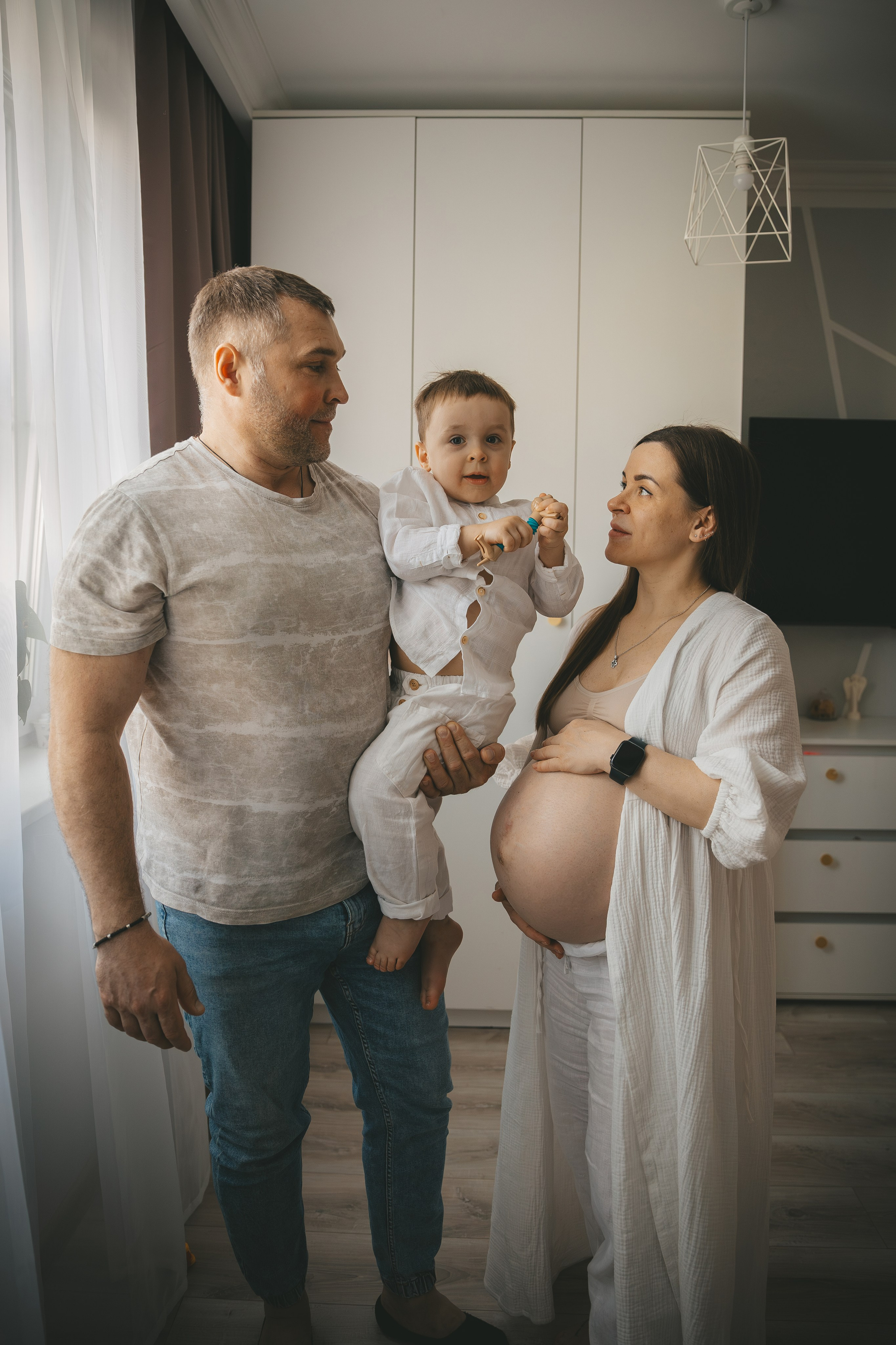 Фотосессия беременности дома с семьей. Семейный и женский фотограф в Москве Надежда Воробьева
