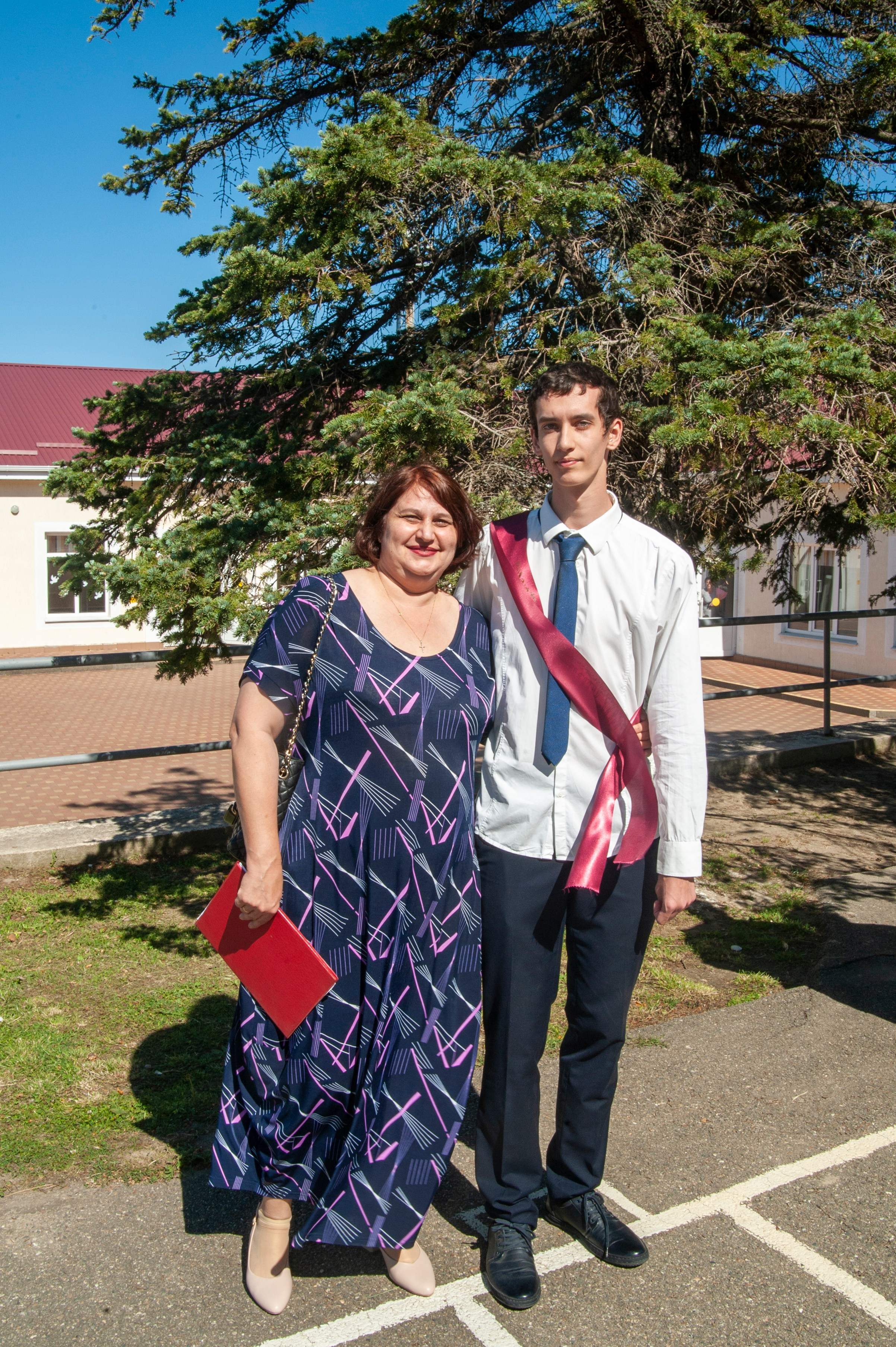 Последний Звонок МАОУ СОШ № 17 им. Эдуарда Есаяна — Архипо-Осиповка. Свадебный и семейный фотограф Денис Лукьянов в Краснодаре, Краснодарском крае и Республике Крым