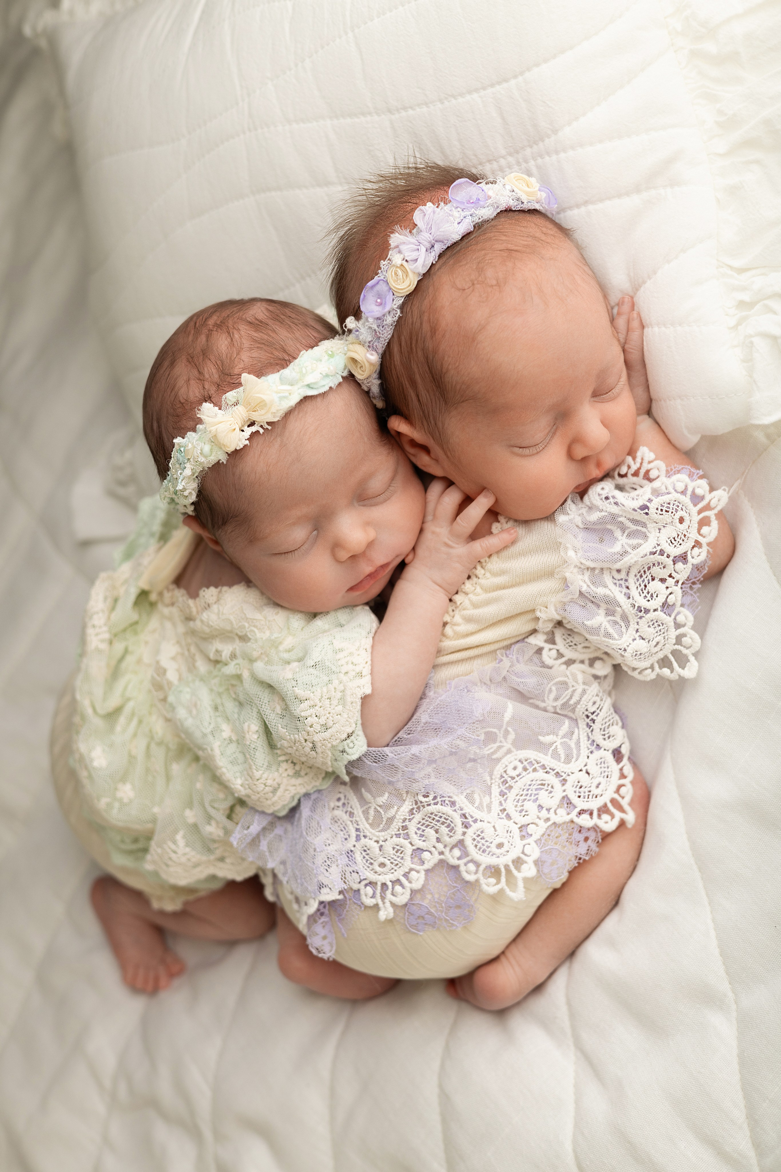 Злата и Ева. Лилия Алтухова — фотограф новорожденных в Москве и области