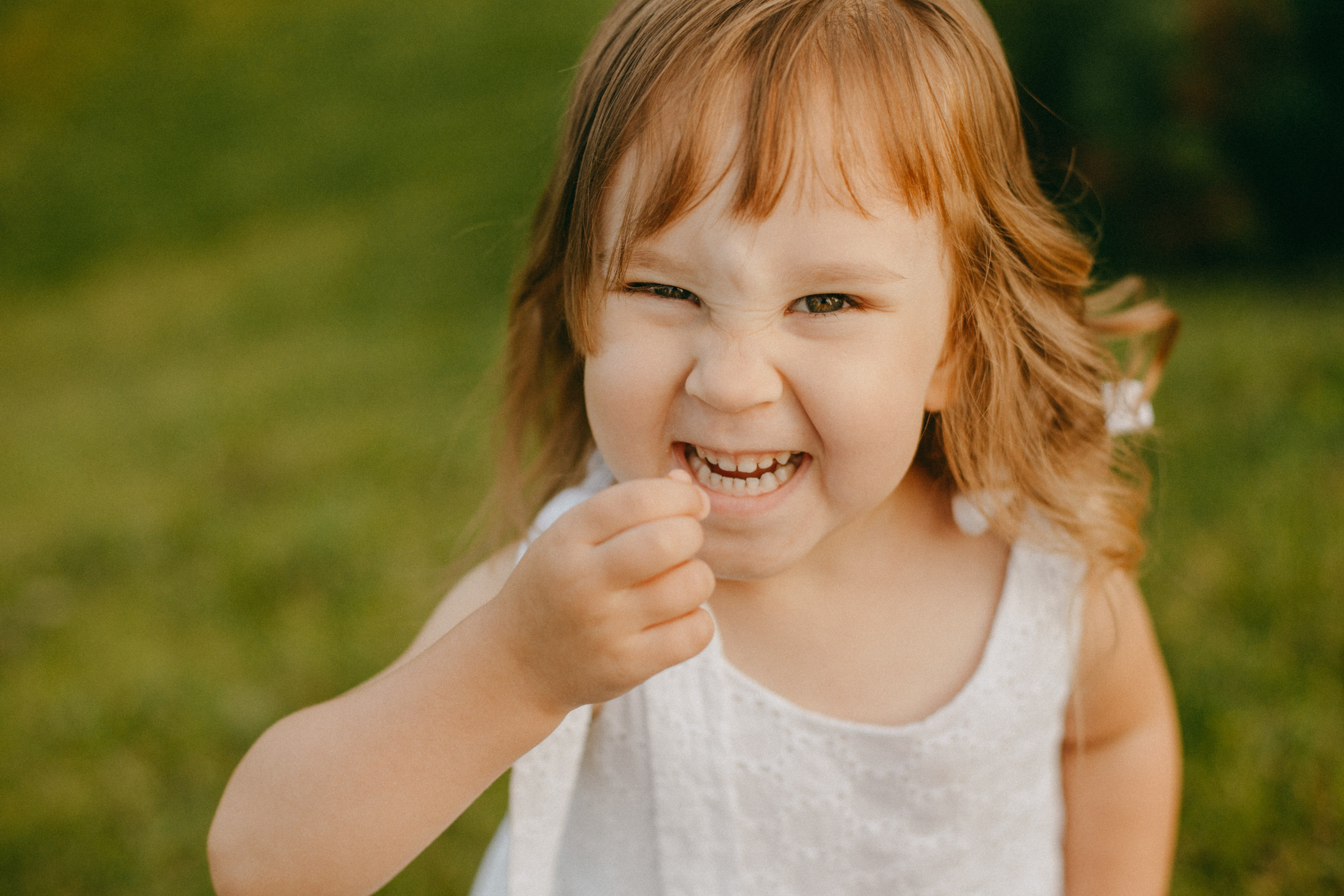 Эмма и Влада на летней прогулке с мамой. Фотограф Наталья Кургина Слюдянка Иркутск