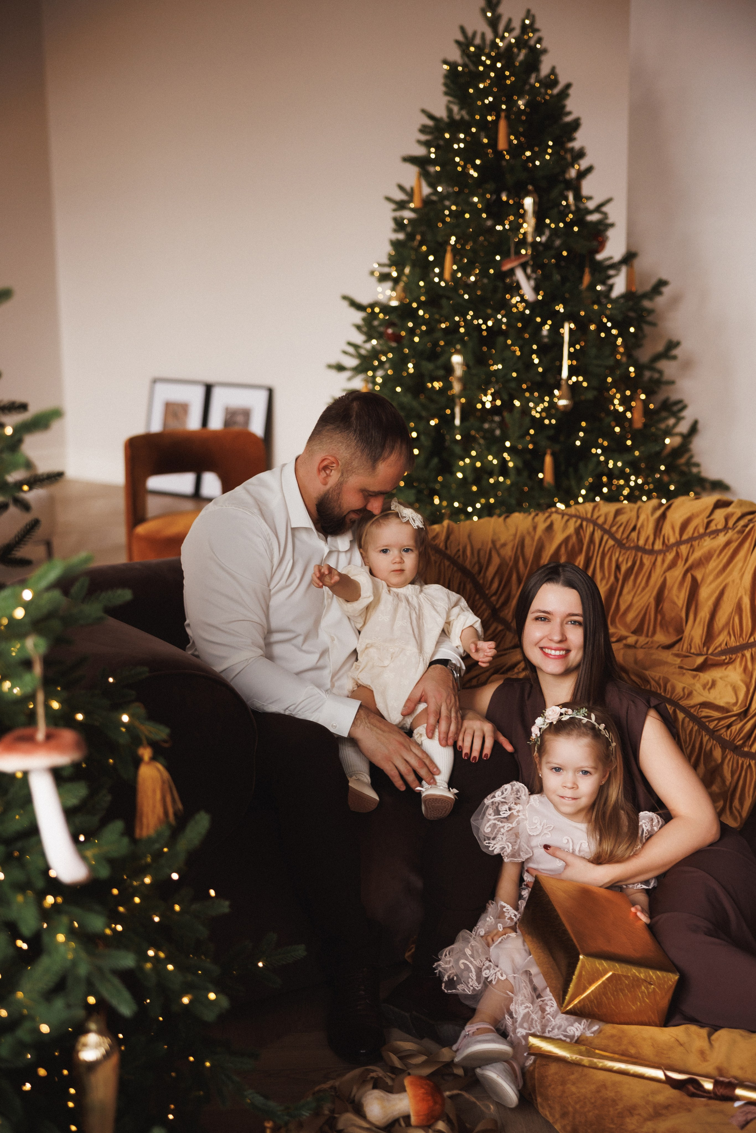 Семейная новогодняя фотосессия в фотостудии «Париж», город Краснодар. Семейный и детский фотограф в Краснодаре Анна Трашкова