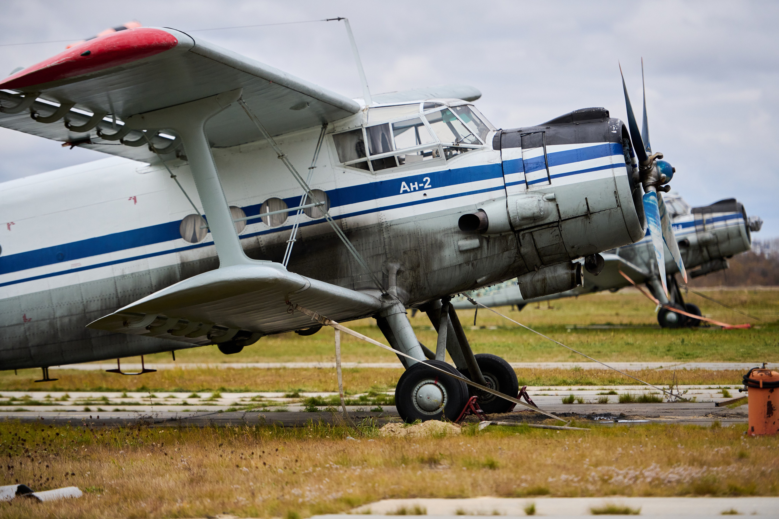 Фотосессия моделей в шубах на аэродроме. Репортажный и семейный фотограф — Шелихов Сергей