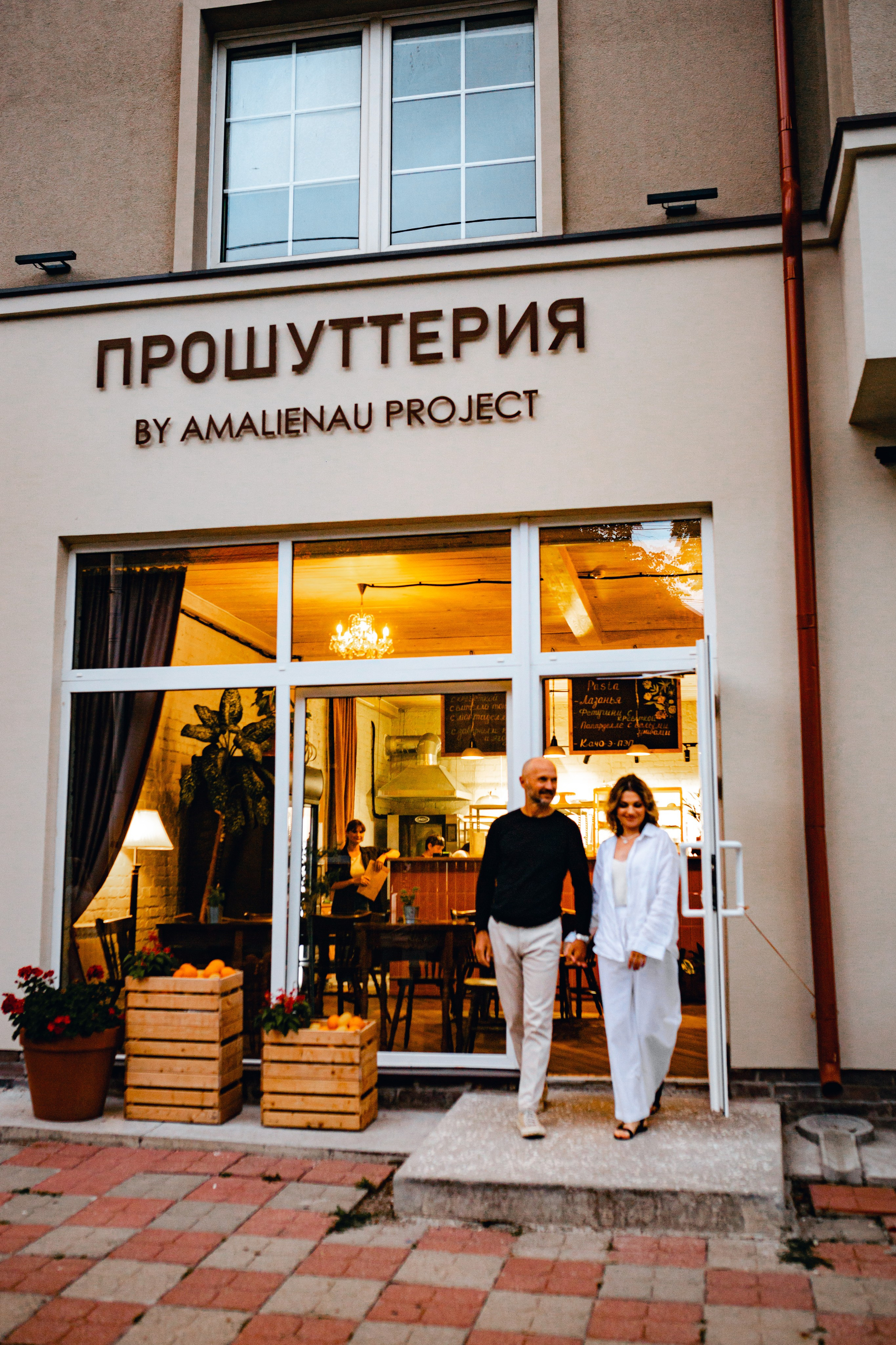 Илья и Алёна в районе Амалиенау. Фотограф Куянова Алина, семейные и свадебные фотосессии в Калининграде