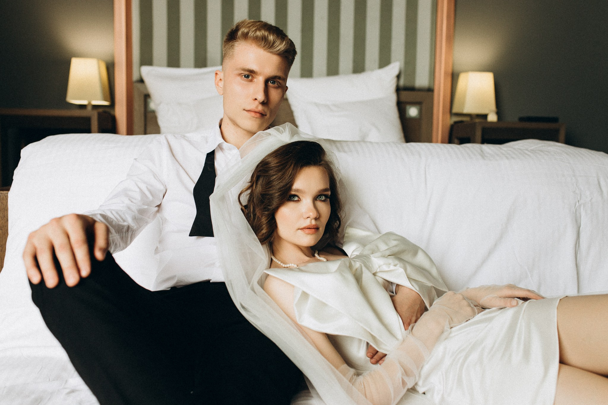 Любовь в индустриальном свете: свадебная фотосессия в стильном интерьере. Семейный и свадебный фотограф Ростове-на-Дону