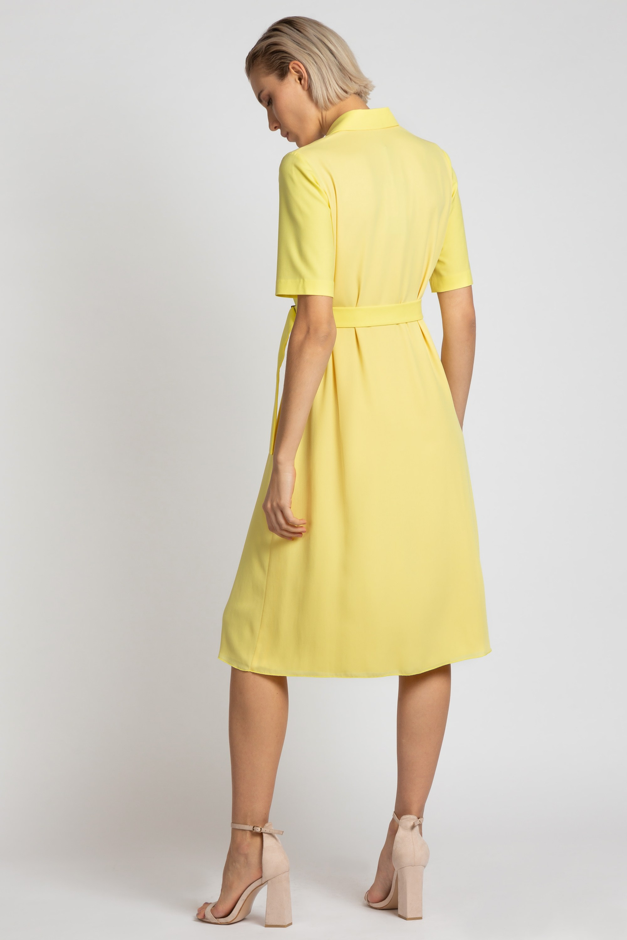 Каталожная фотосъемка на цветном фоне