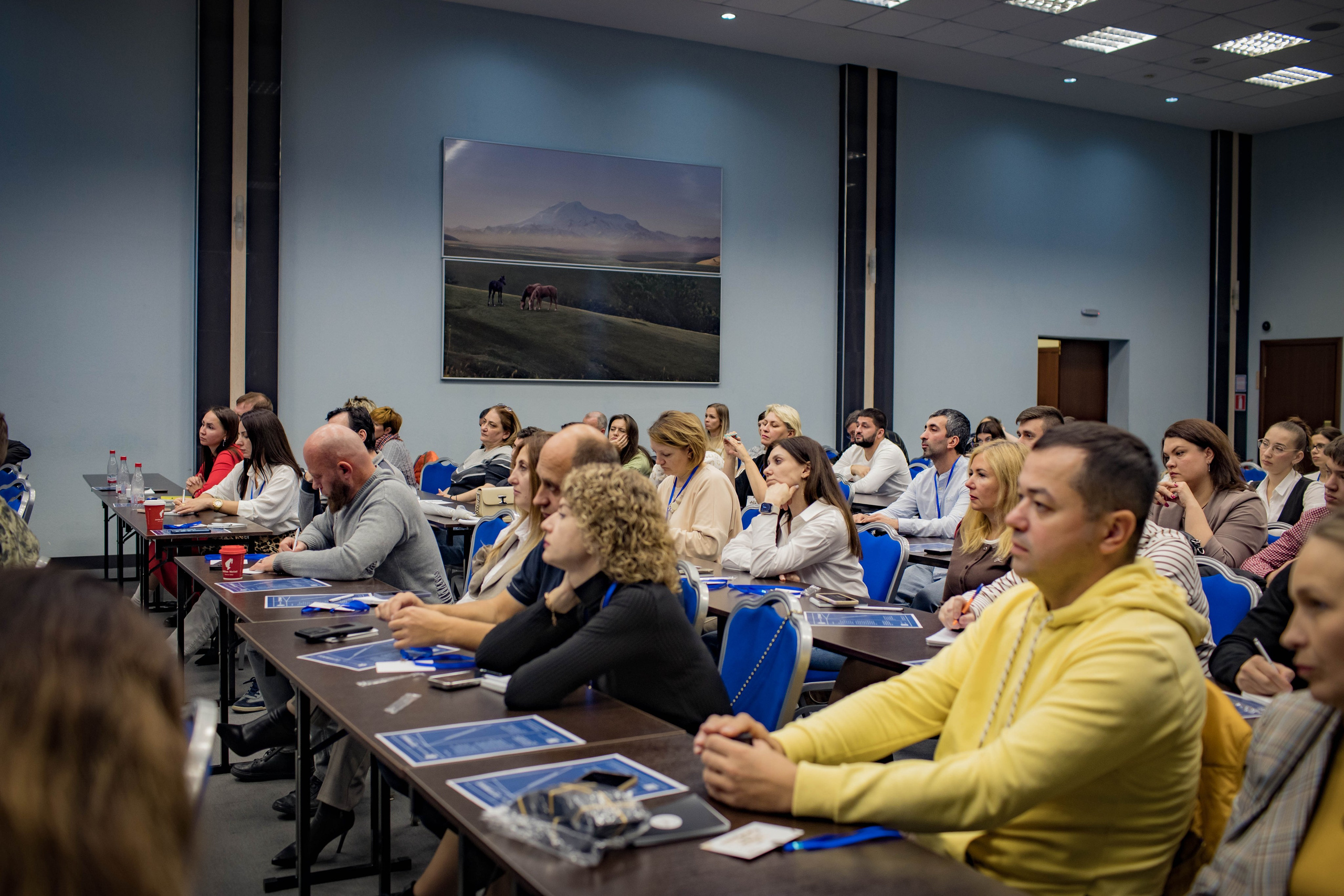 КОНФЕРЕНЦИЯ ПО ПОСУТОЧНОЙ АРЕНДЕ. Медиапродюсер, фотограф в Минеральных Водах —Виктор Холодов