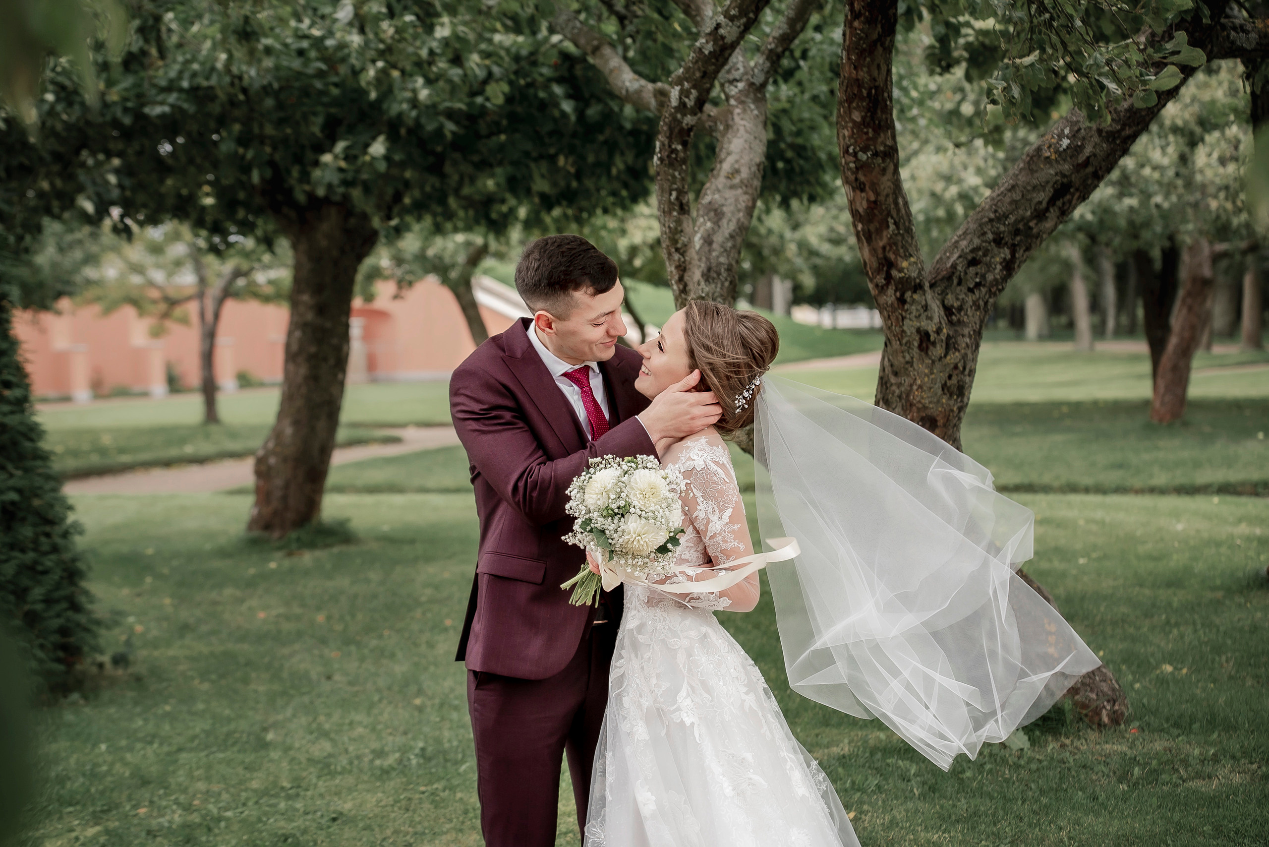 Свадьба Ани и Жени в Петергофе. Свадебный фотограф Наталья Немцева в Санкт-Петербурге