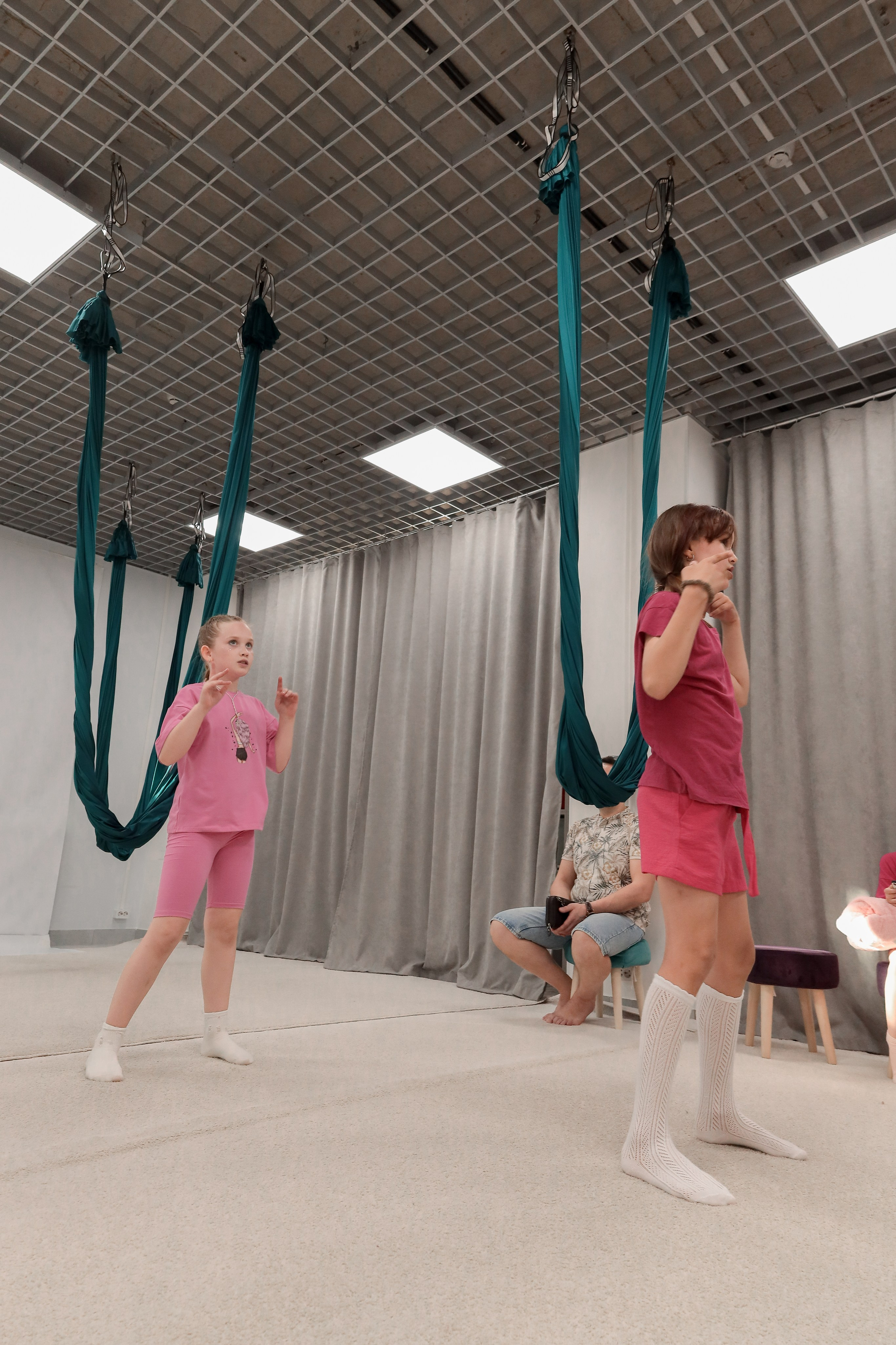 Детская аэройога. Фотограф Надршина Лилия