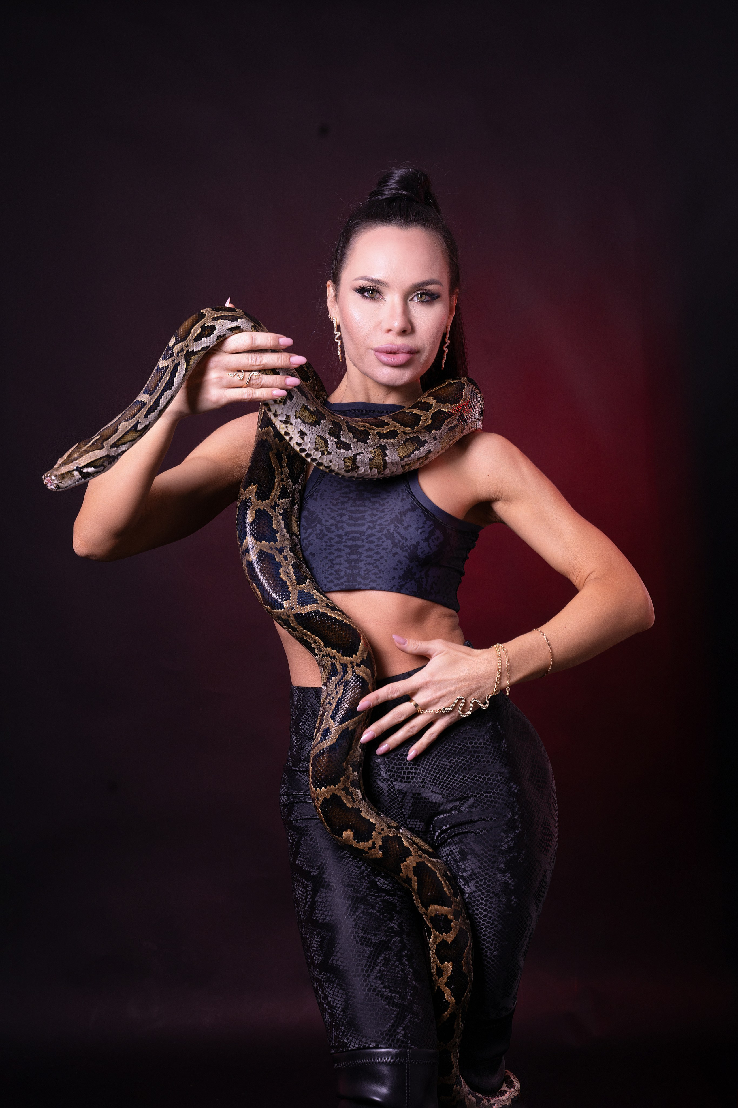 Сьемка с живым питоном. Главная