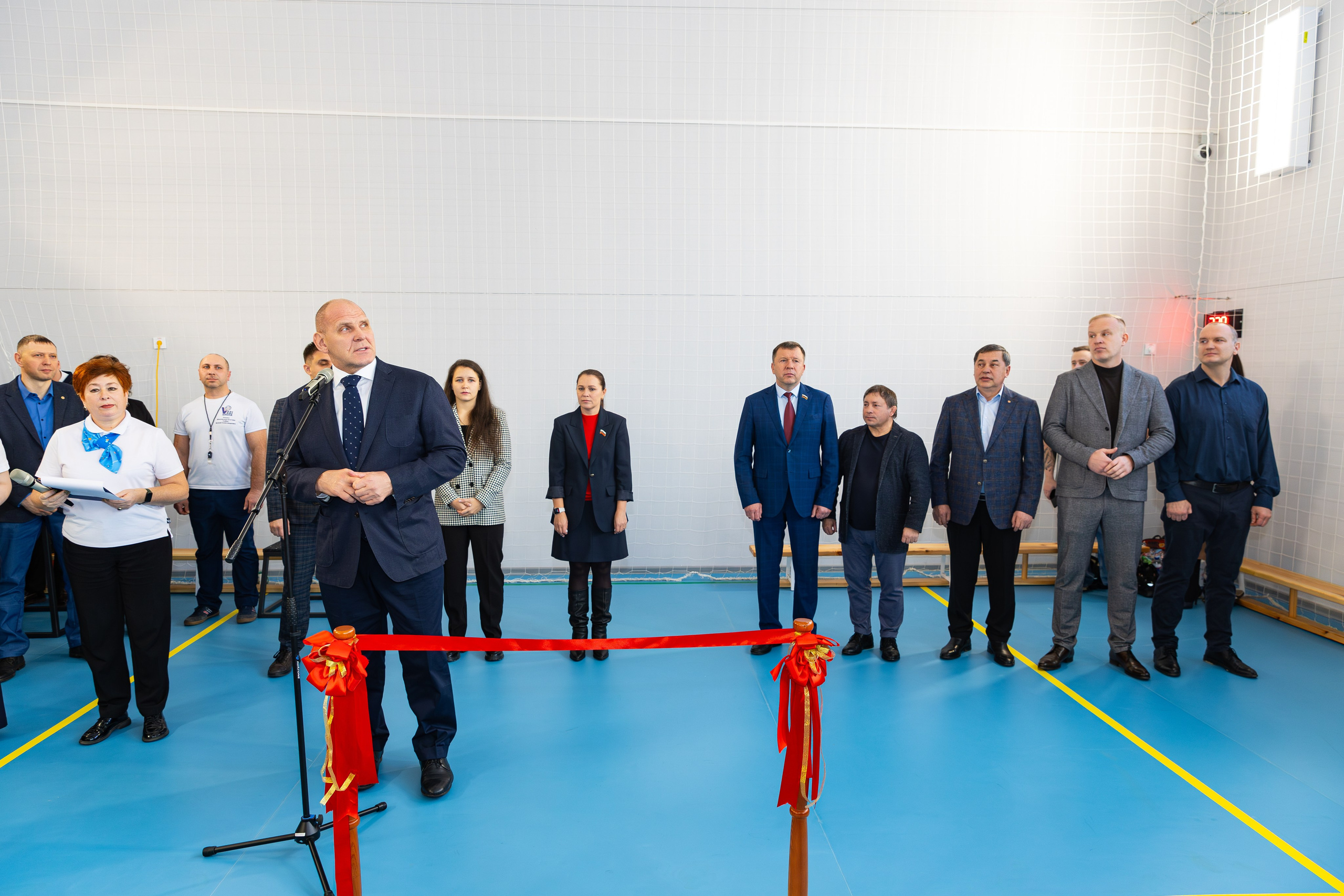 Открытия спортивного зала по вольной борьбе. В школе № 221. Фотограф Александр Поздняков  Новосибирск
