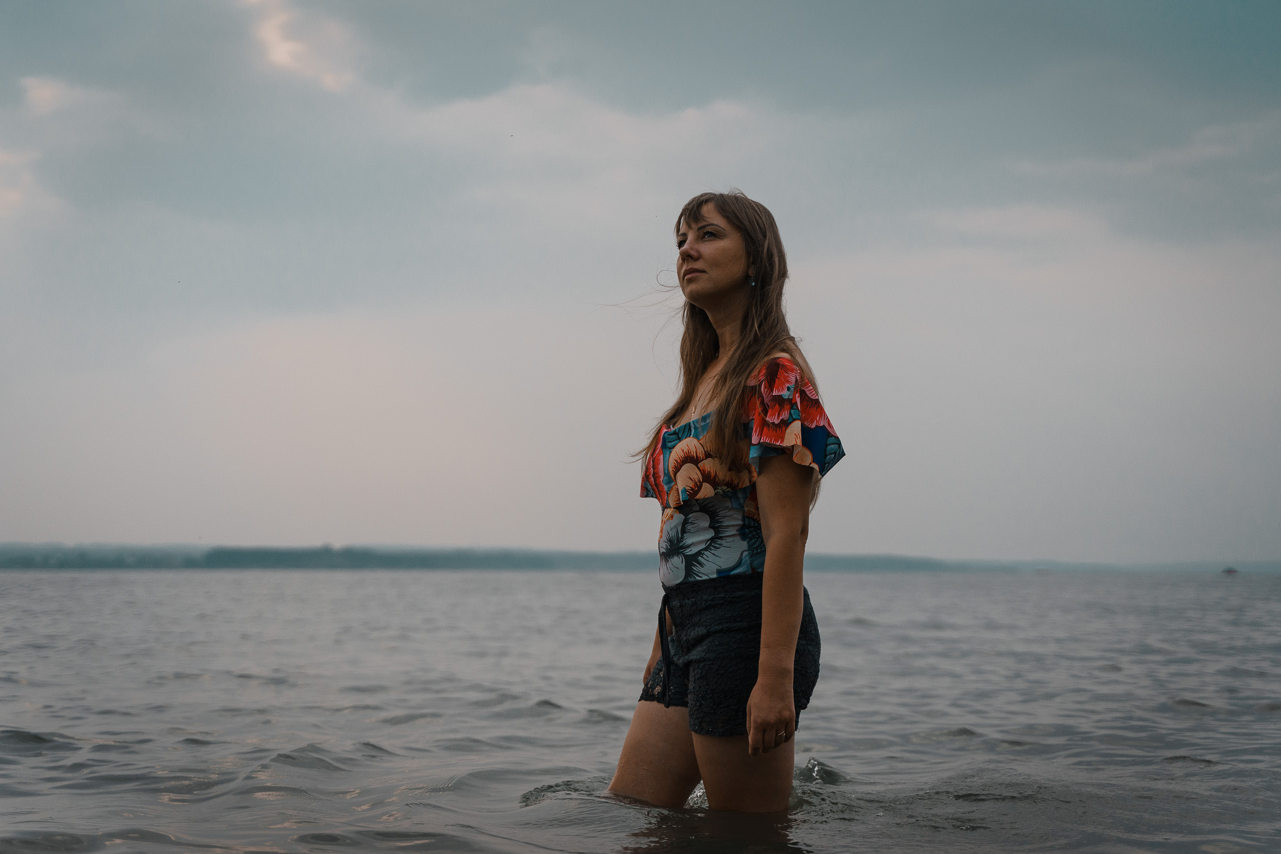 Фотосессия на берегу реки Новосибирск. Свадебный и семейный фотограф в Новосибирске Данил Коротких