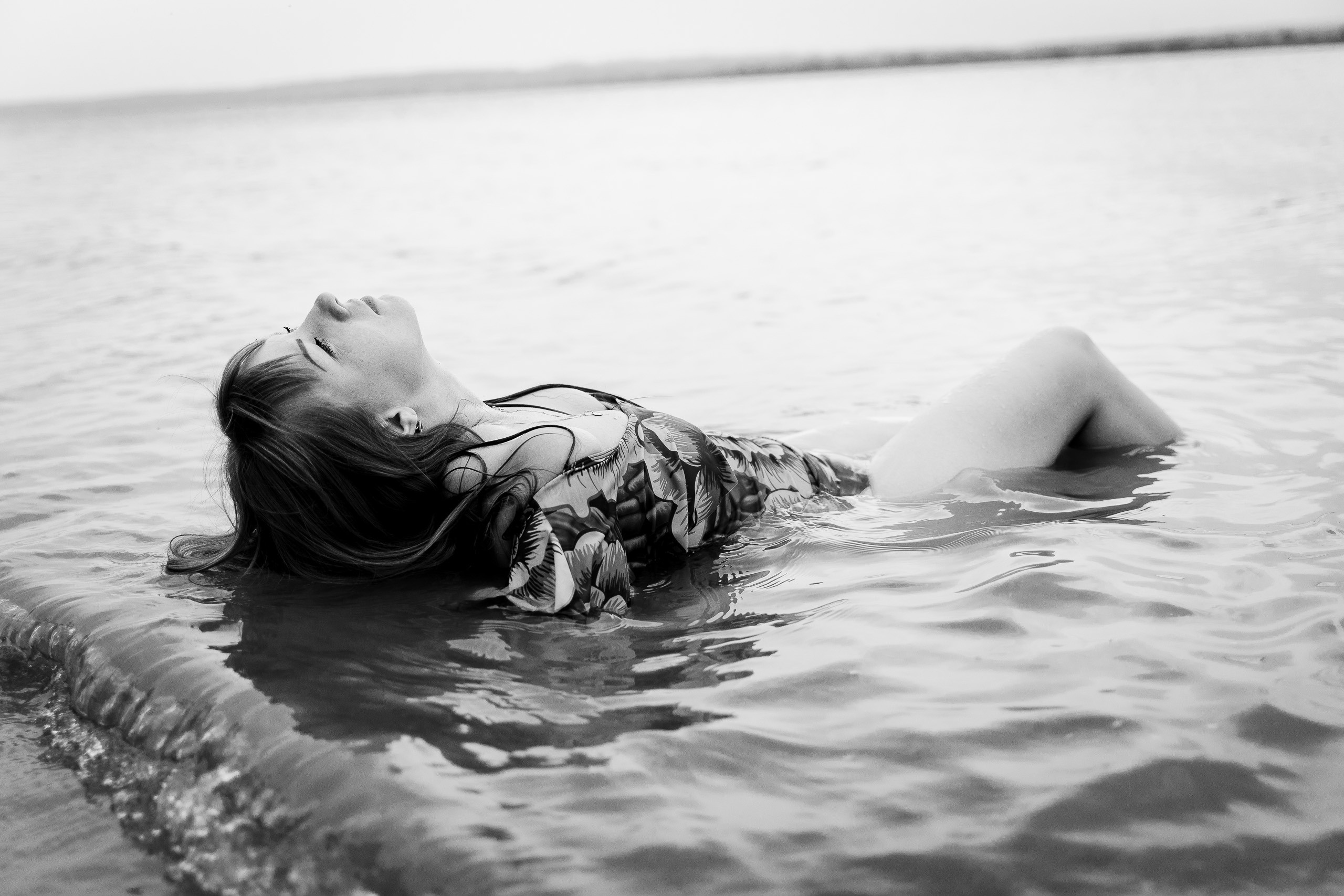 Фотосессия на берегу реки Новосибирск. Свадебный и семейный фотограф в Новосибирске Данил Коротких