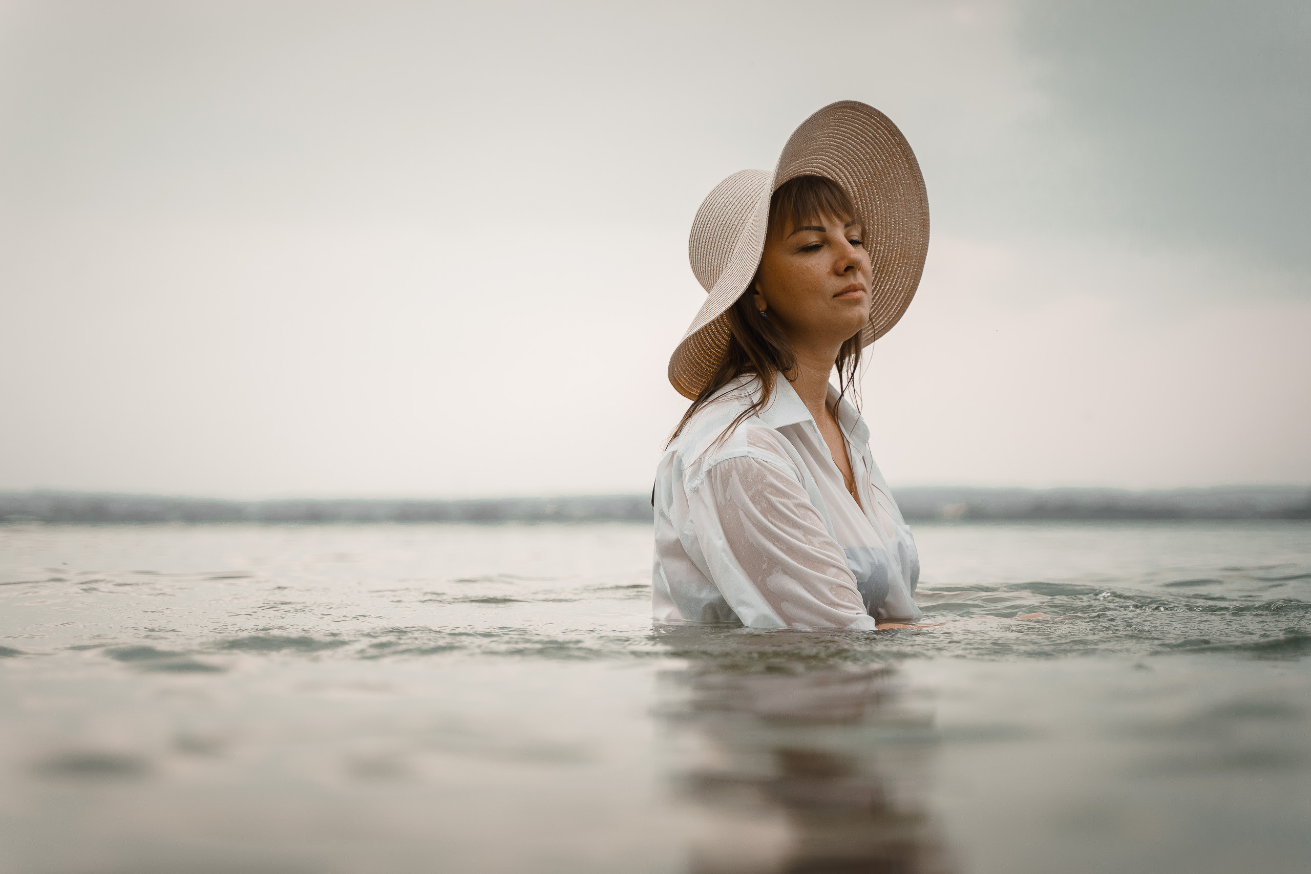 Фотосессия на берегу реки Новосибирск. Свадебный и семейный фотограф в Новосибирске Данил Коротких