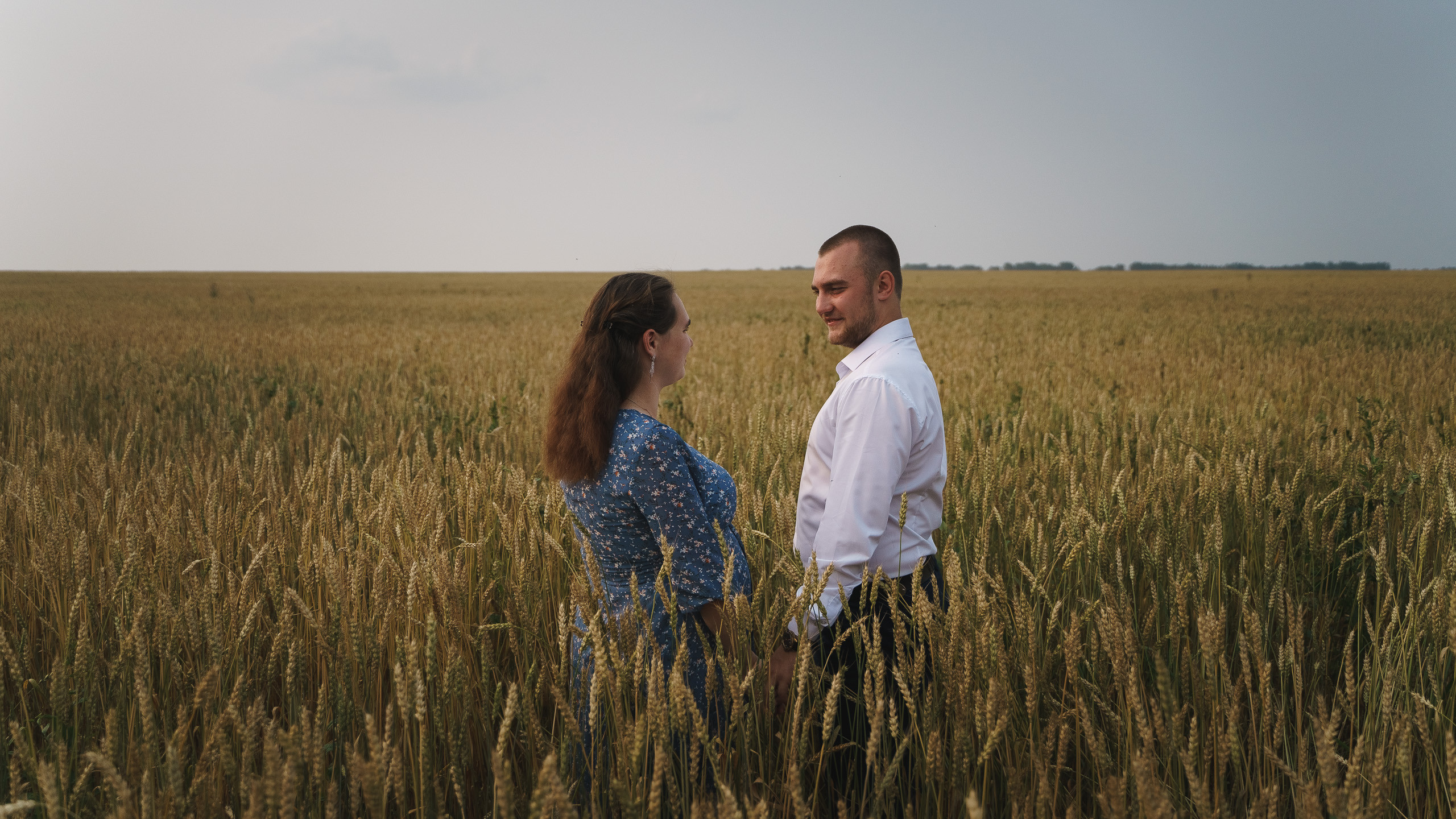 Семейная фотосессия в полях Новосибирск. Свадебный и семейный фотограф в Новосибирске Данил Коротких