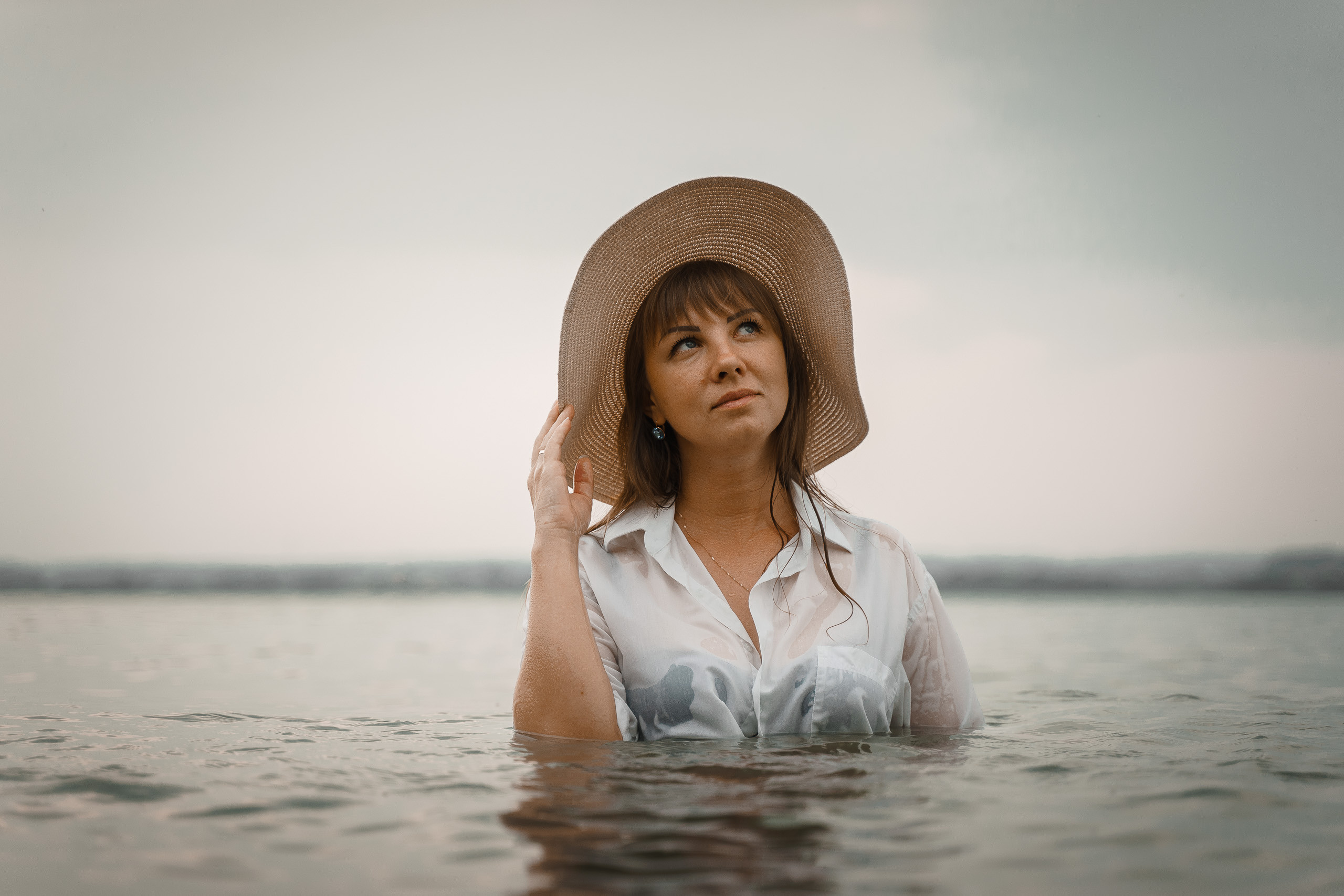 Фотосессия на берегу реки Новосибирск. Свадебный и семейный фотограф в Новосибирске Данил Коротких