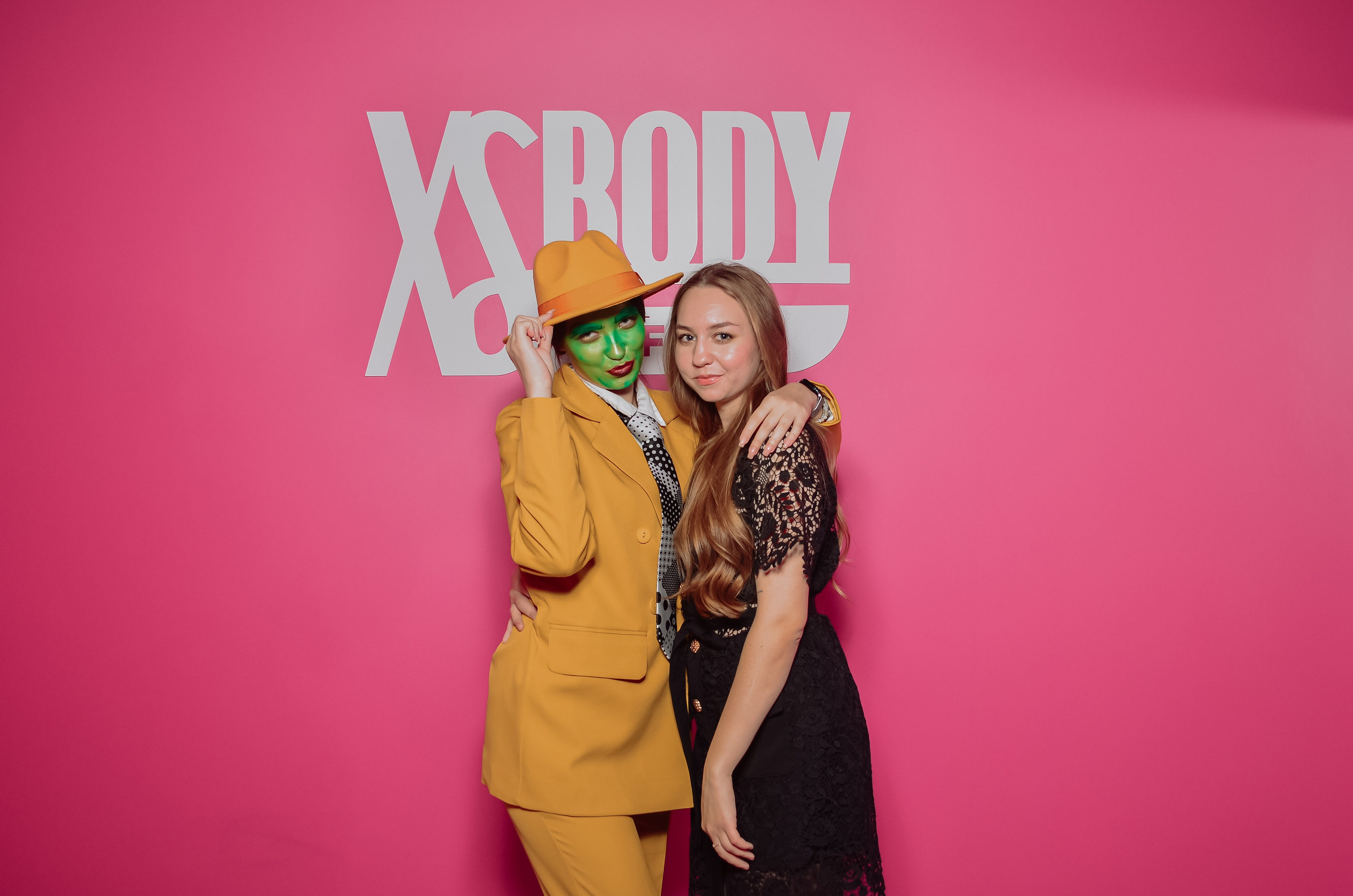 Фоторепортаж мероприятия в фитнес-клубе. Денисова Аля — фотограф для парных съемок и индивидуальных историй в Барнауле