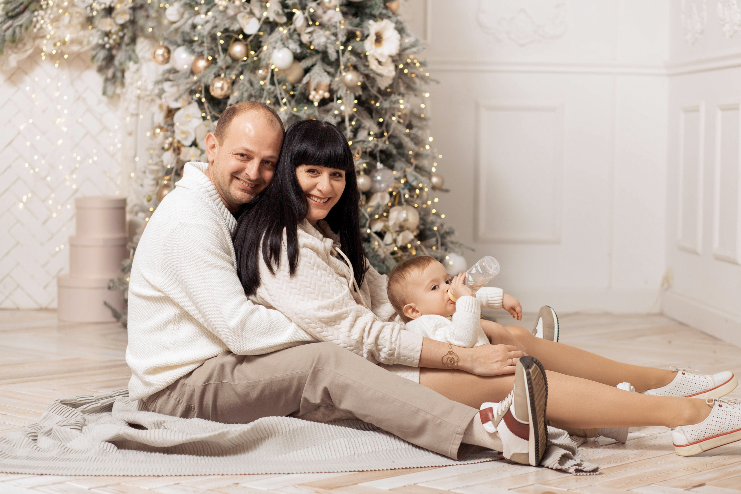 Новогодняя фотосессия в студии в городе Ростове-на-Дону для Александра, Лии и Артёма