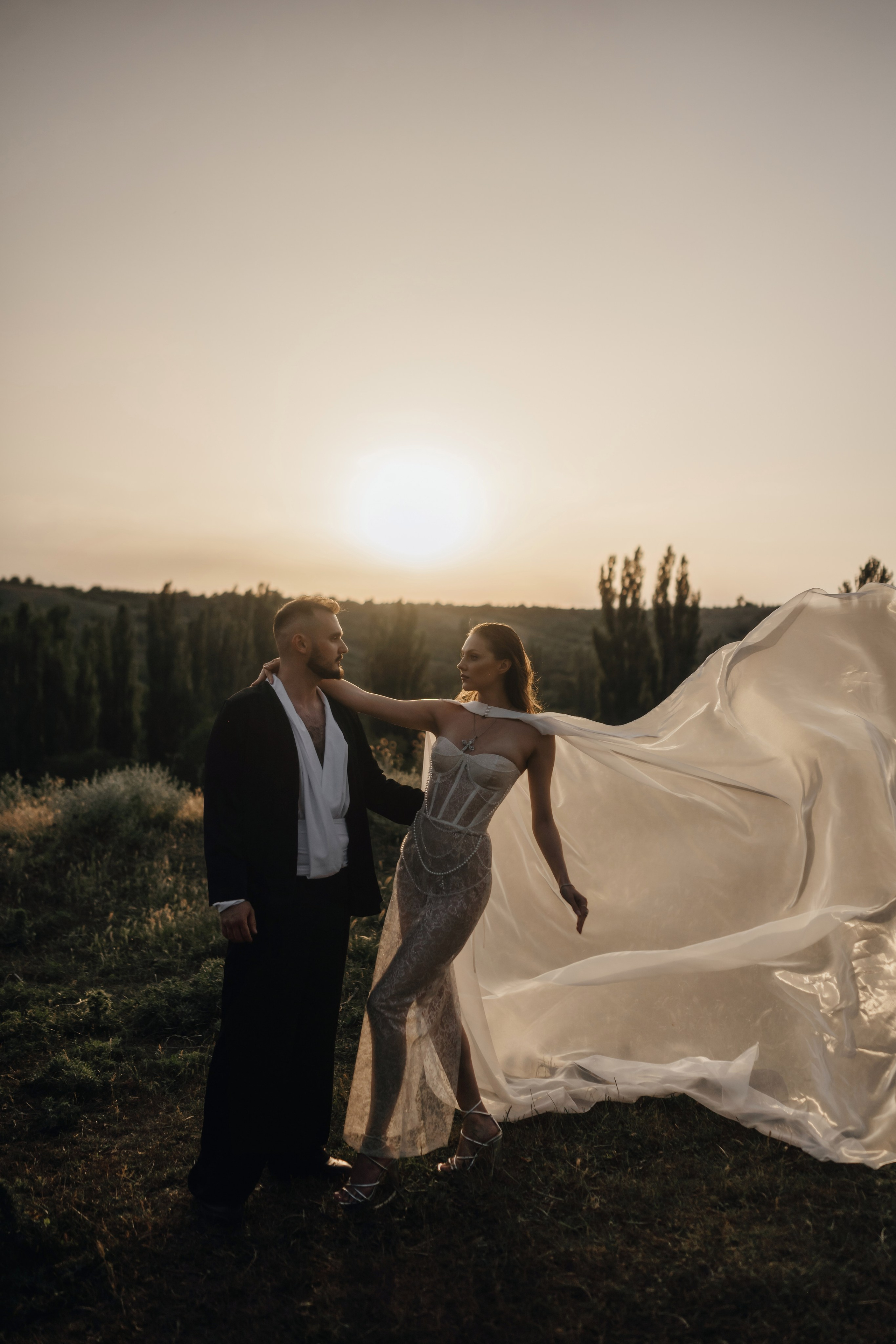Свадебная фотосессия в старинном заброшенном храме в Крыму Гладиолусы. Свадебный и семейный фотограф и видеограф, Крым, Москва, Санкт -Петербург