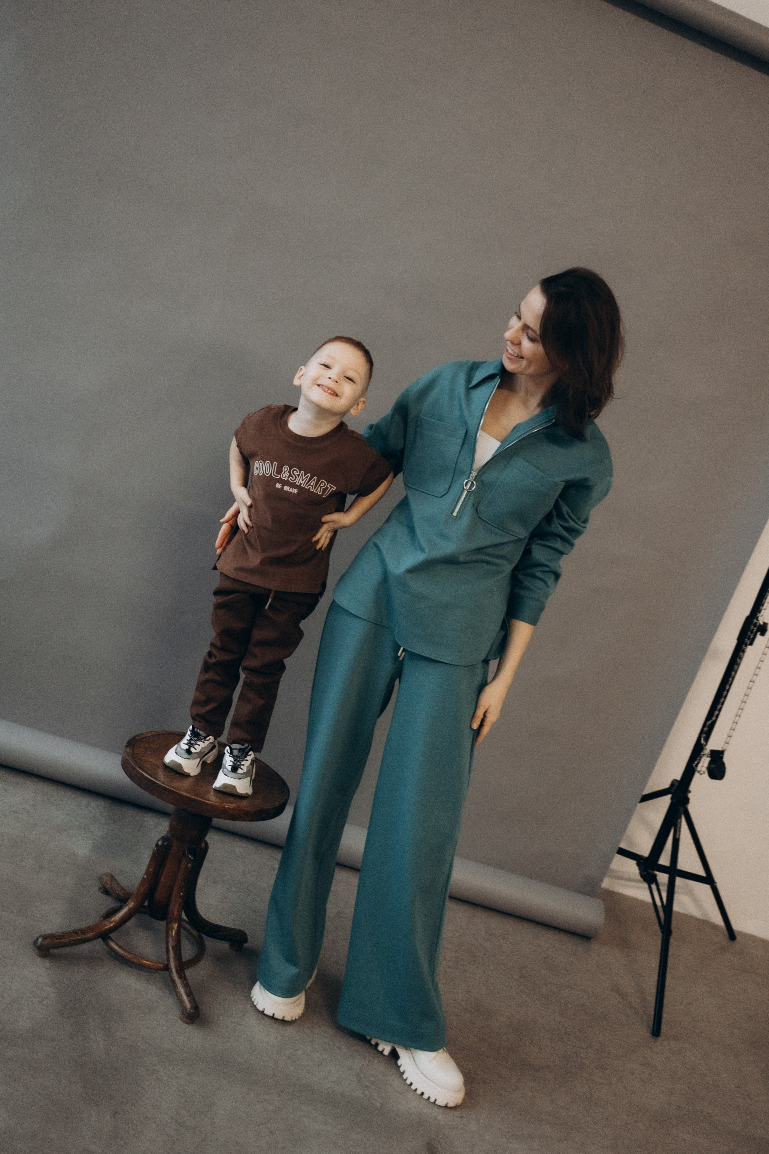 Фотосессия, а студии мамы и сына. Фотограф Артем Бросов в Санкт-Петербурге и Дубае