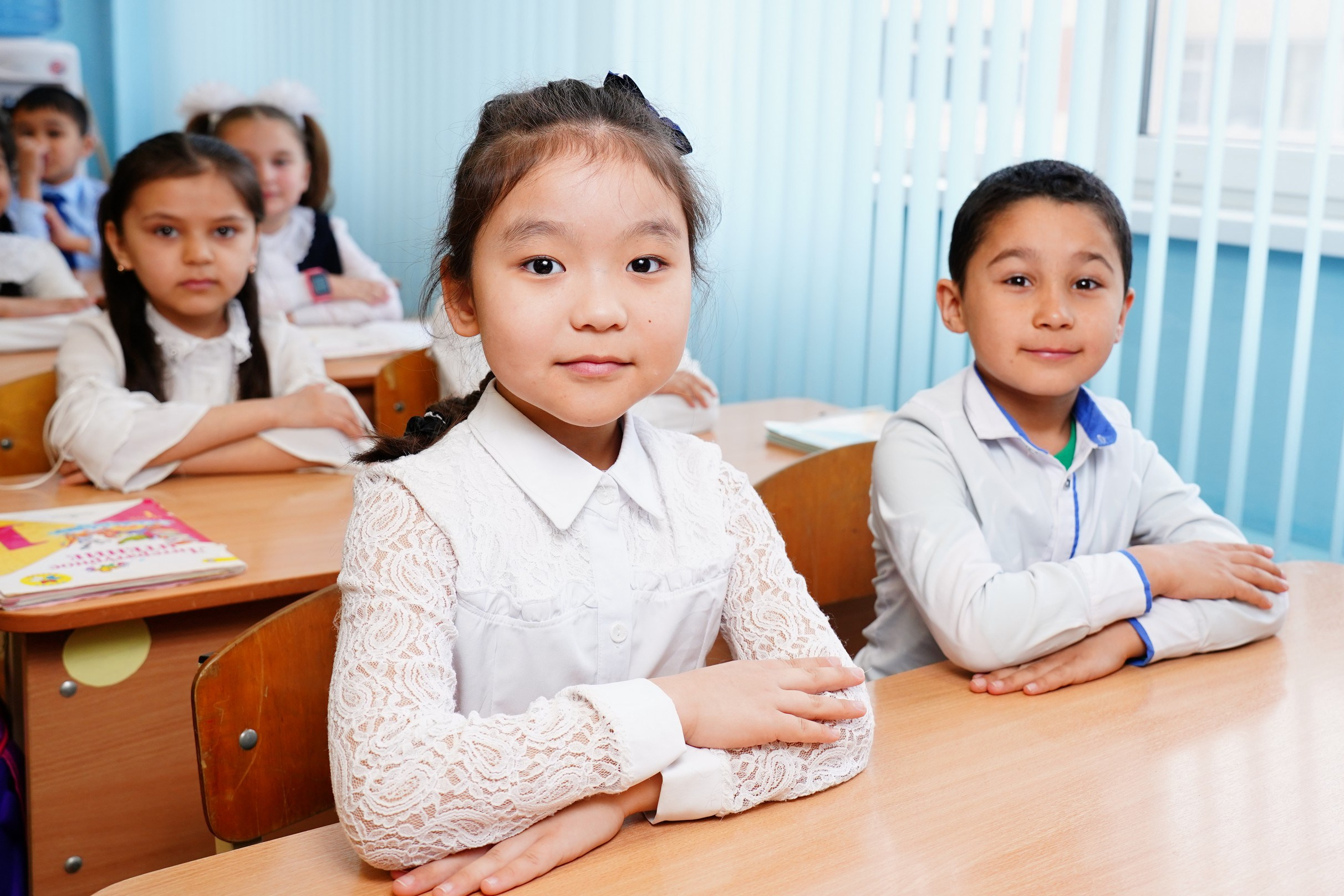 4 кл Мелкие группы. MEMENTO.Выпускные альбомы, школьные, юбилейные и другие книги. Ростов-на-Дону