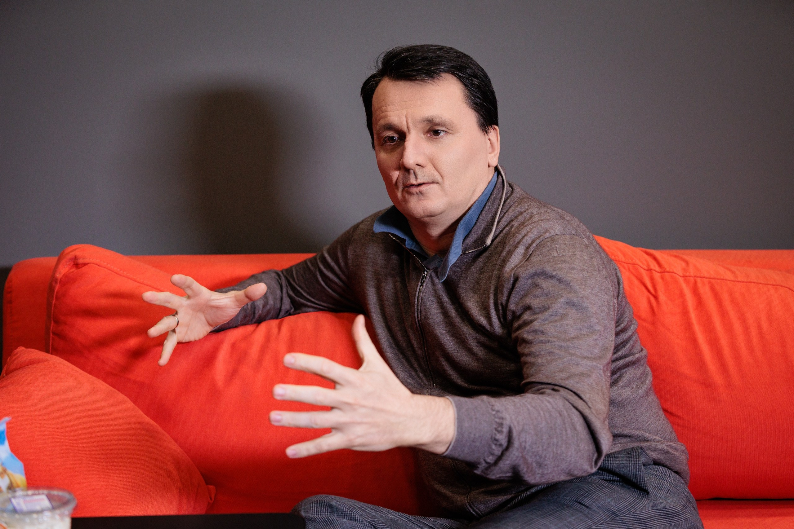 Съемка интеревью с директором. Контент для бизнеса в Екатеринбурге Полдень Медиа