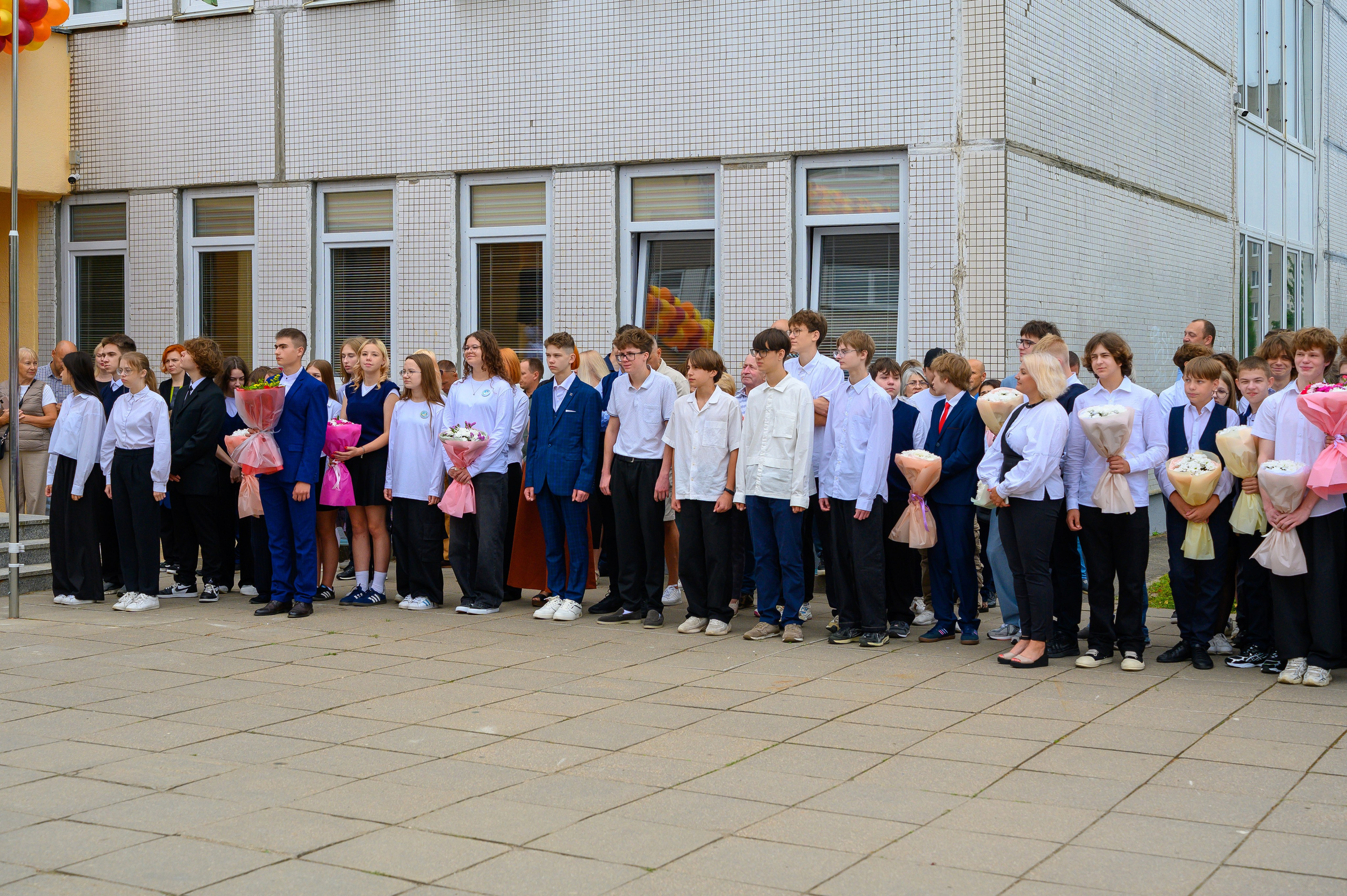 Вот звучит первый звонок, перед этим долгое приготовление к новому этапу в жизни, Яромир идет в школу. Фотоуслуги, услуги фотографа, фотографирование важных событий