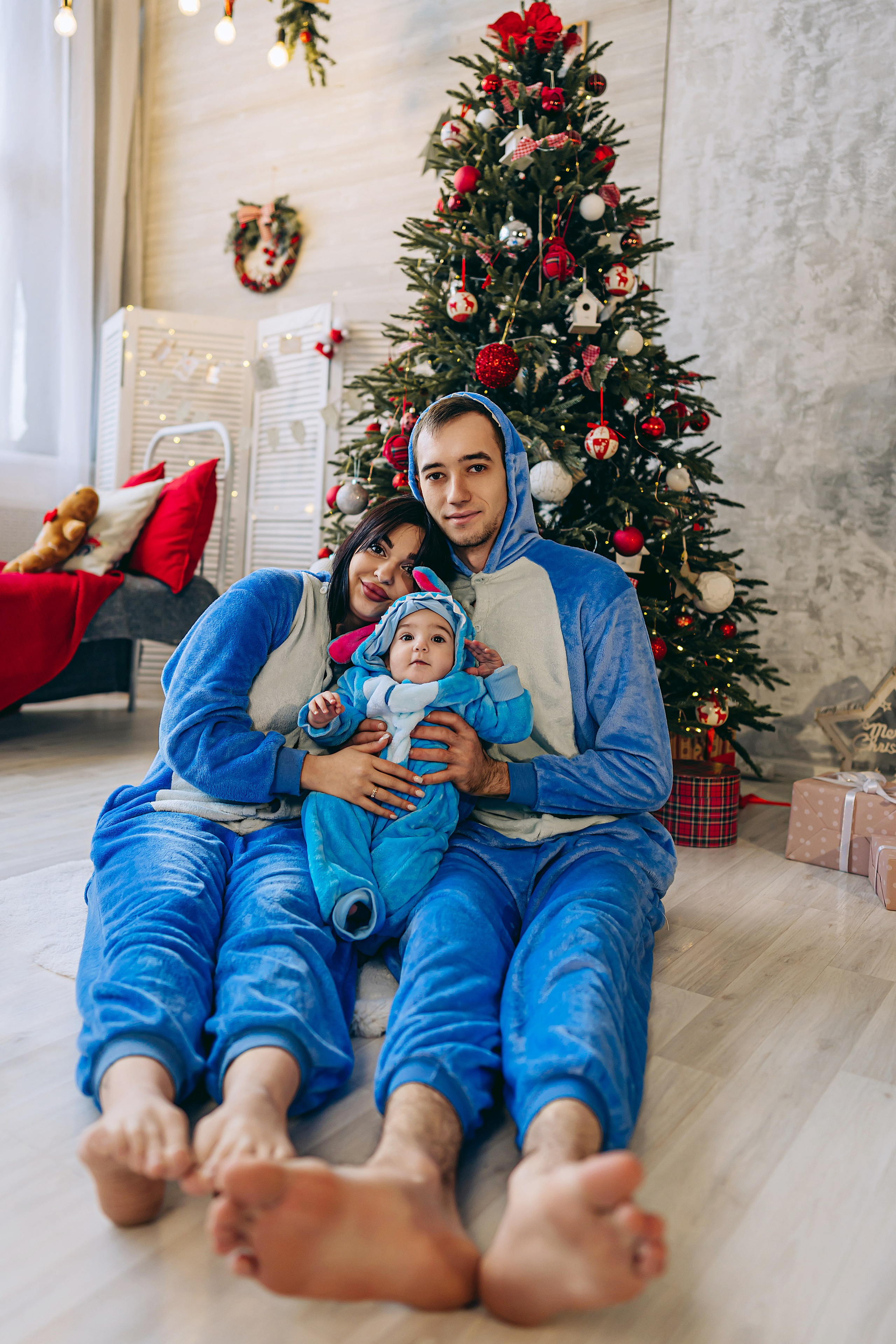 Семейная фотосессия в студии с ребенком