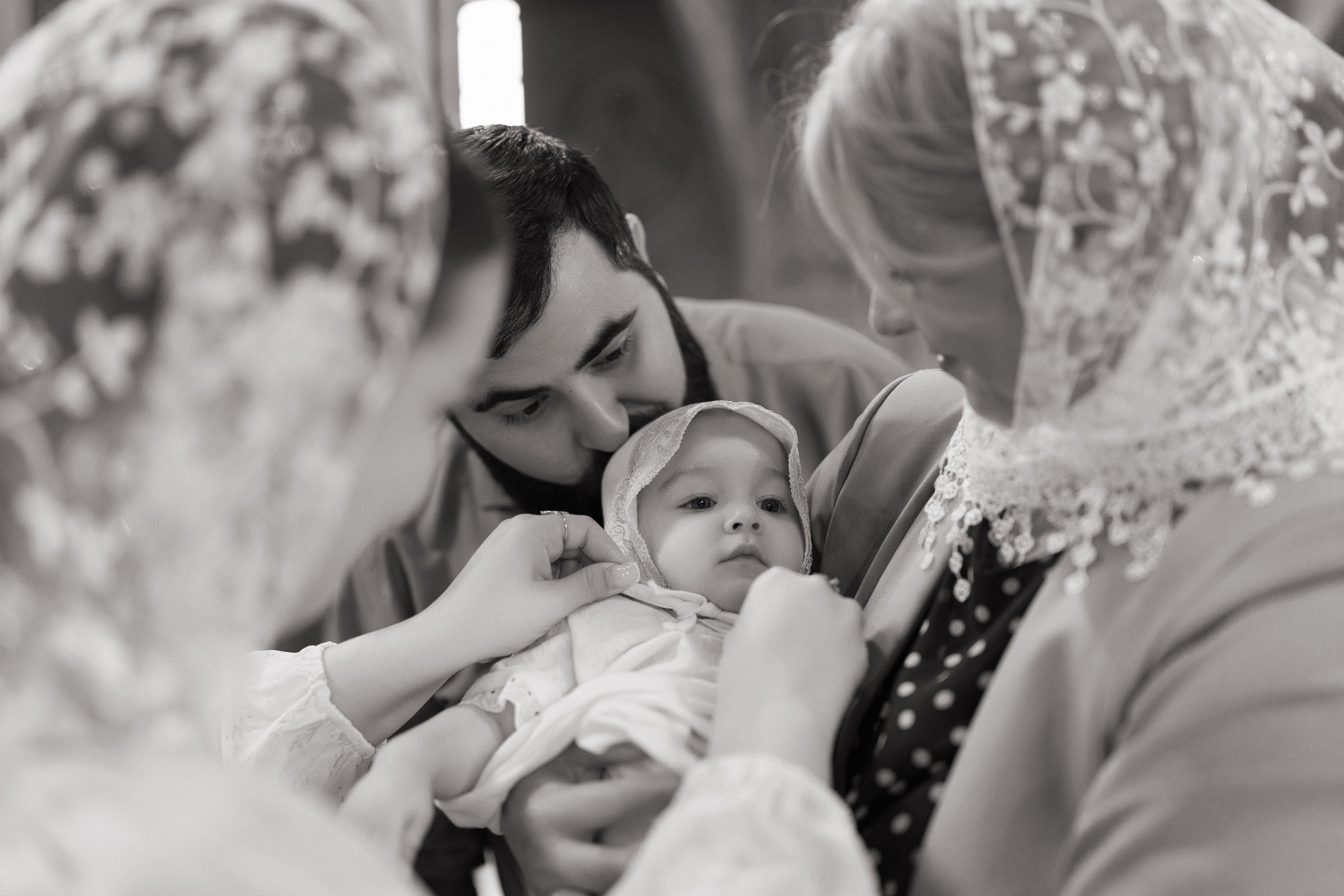 Крещение Миланы в церкви иконы Божией Матери / пасмурная погода. Анастасия Безуглова- свадебный фотограф в Таганроге