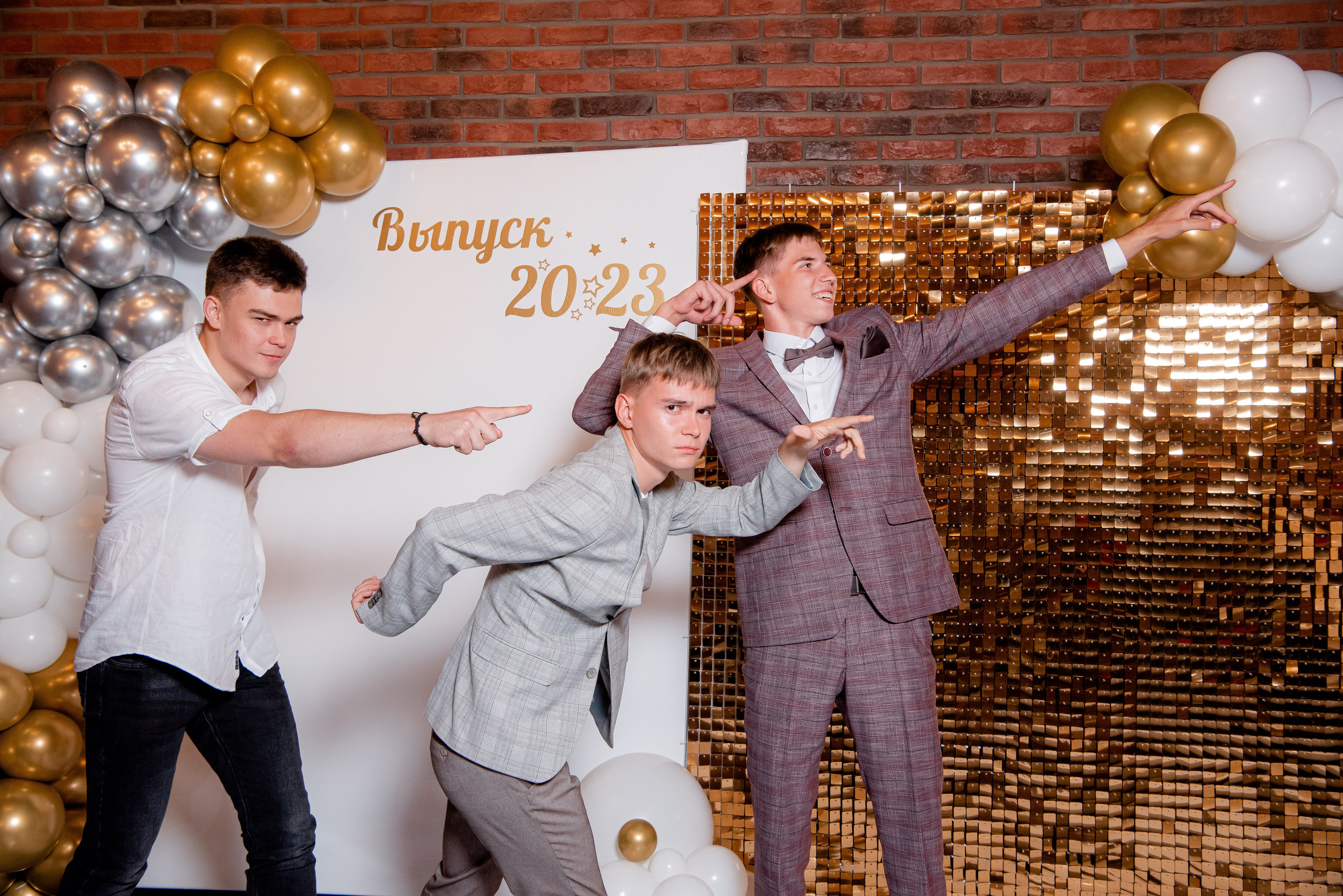 30 Школа. Вручение и Банкет. ДК Юбилейный и Банхоф. Фотограф в Волгограде и Волжском Александр Горбань