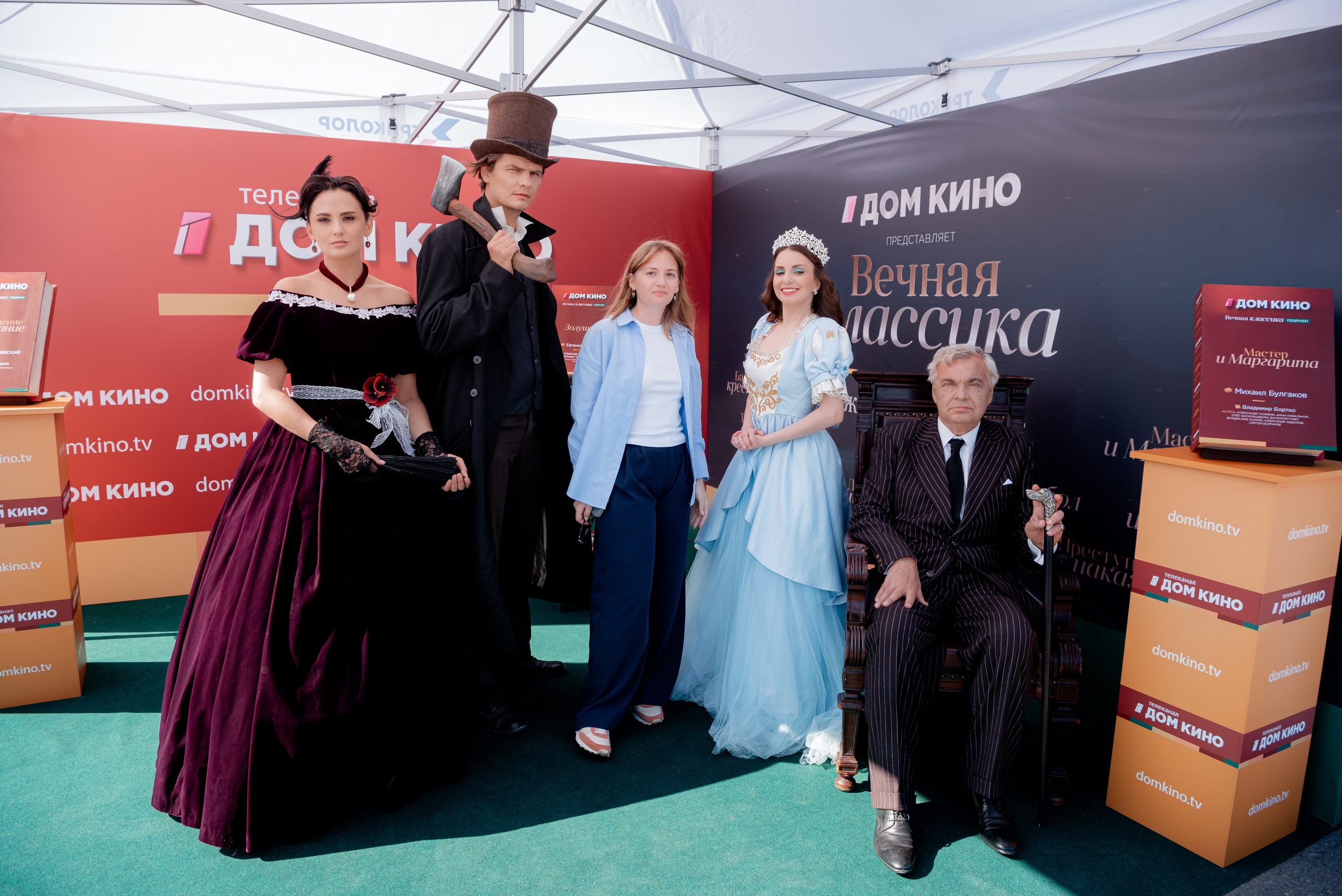 Портретные фото с артистами в палатке Триколор Дом Кинов на день города Волгоград. Фотограф в Волгограде и Волжском Александр Горбань