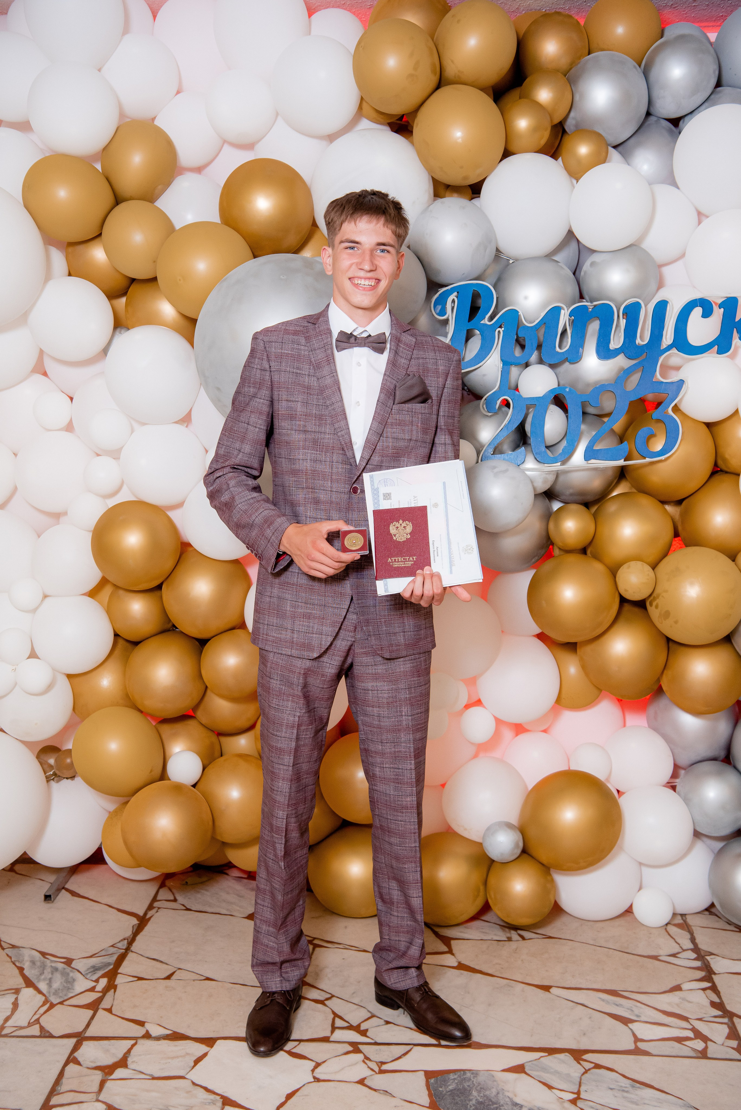 30 Школа. Вручение и Банкет. ДК Юбилейный и Банхоф. Фотограф в Волгограде и Волжском Александр Горбань