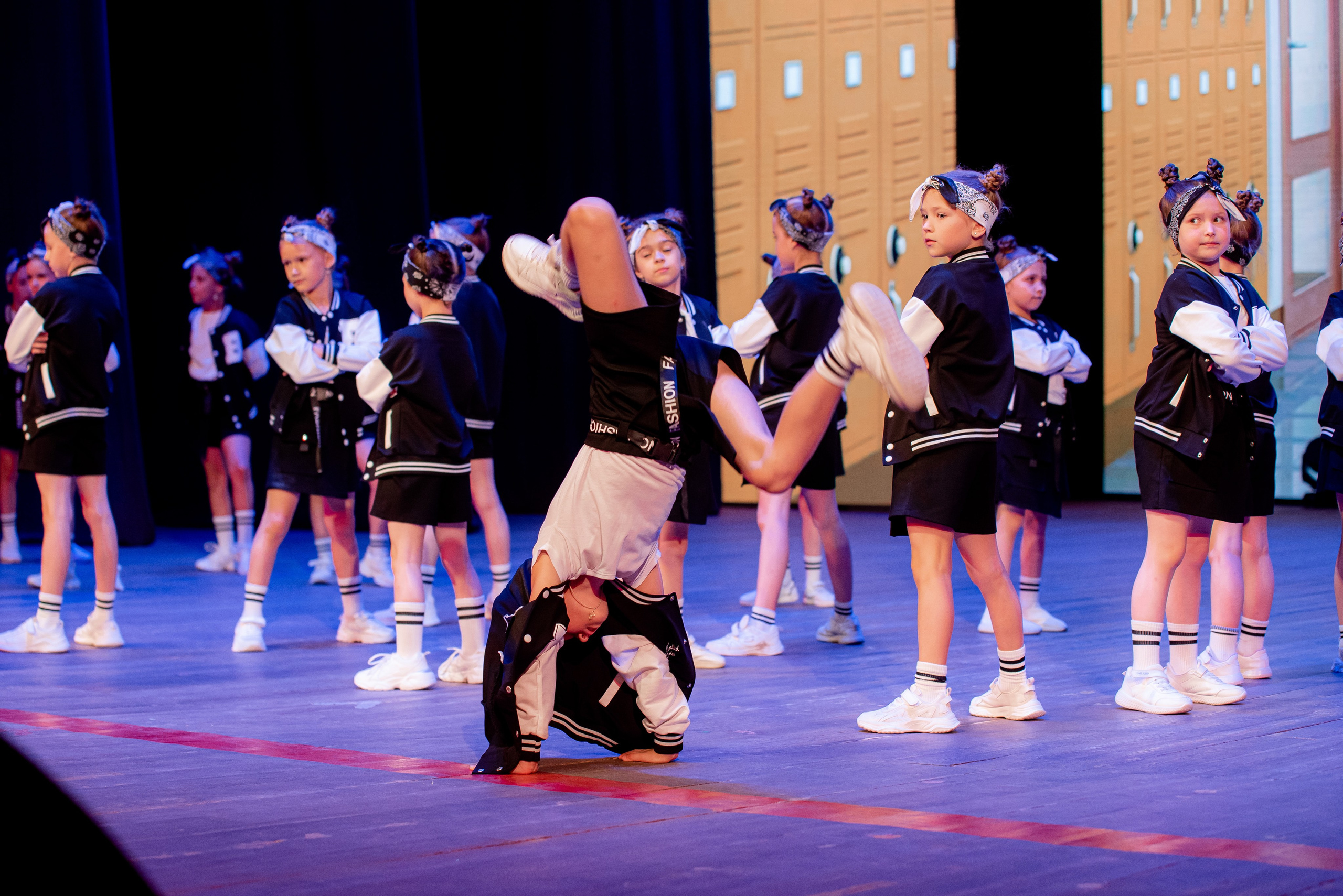 30 Школа. Вручение и Банкет. ДК Юбилейный и Банхоф. Фотограф в Волгограде и Волжском Александр Горбань