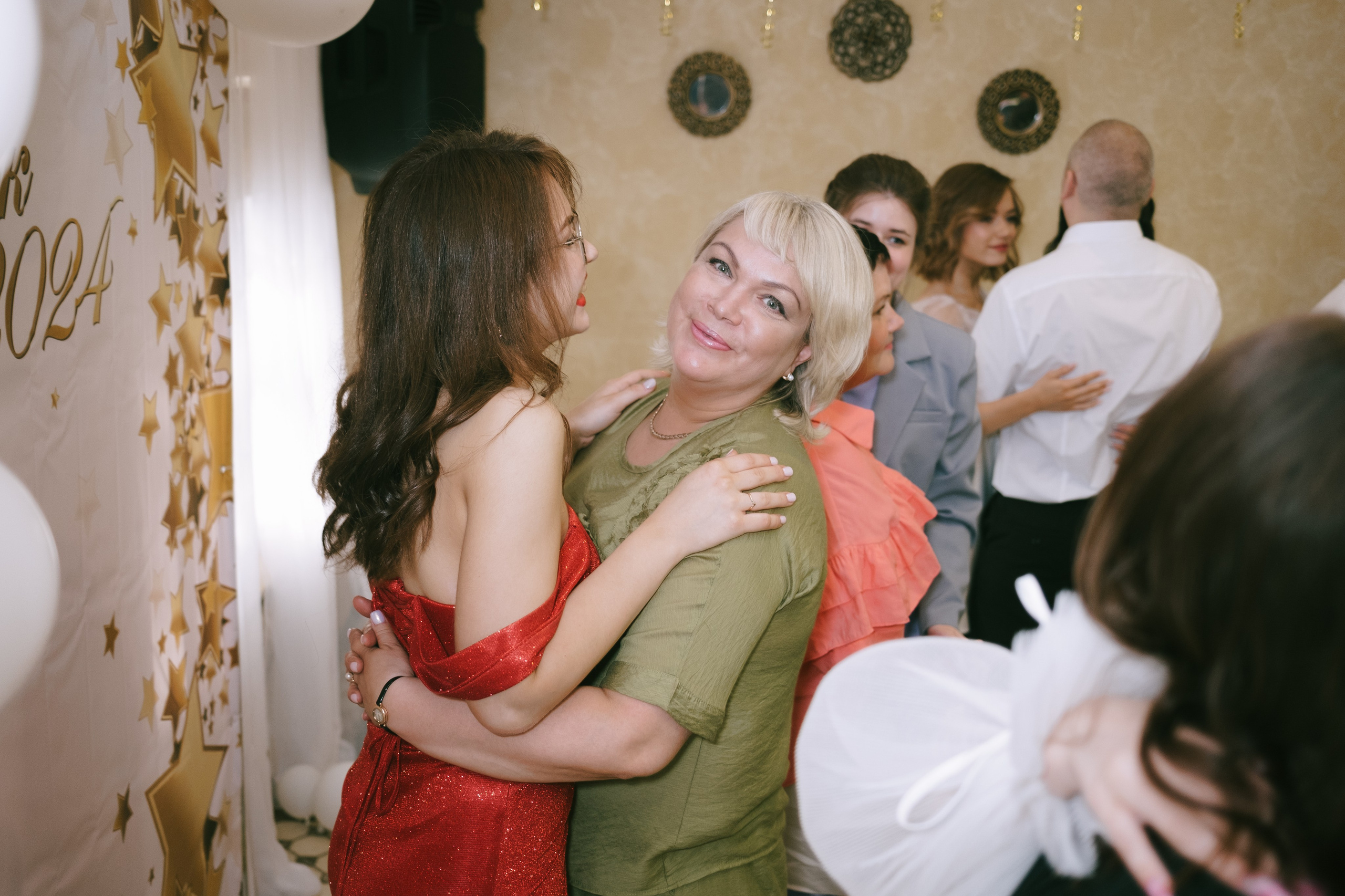 Выпускной школа 33. Свадебный и репортажной фотограф Денис Ожигин в Краснодаре и Краснодарском крае