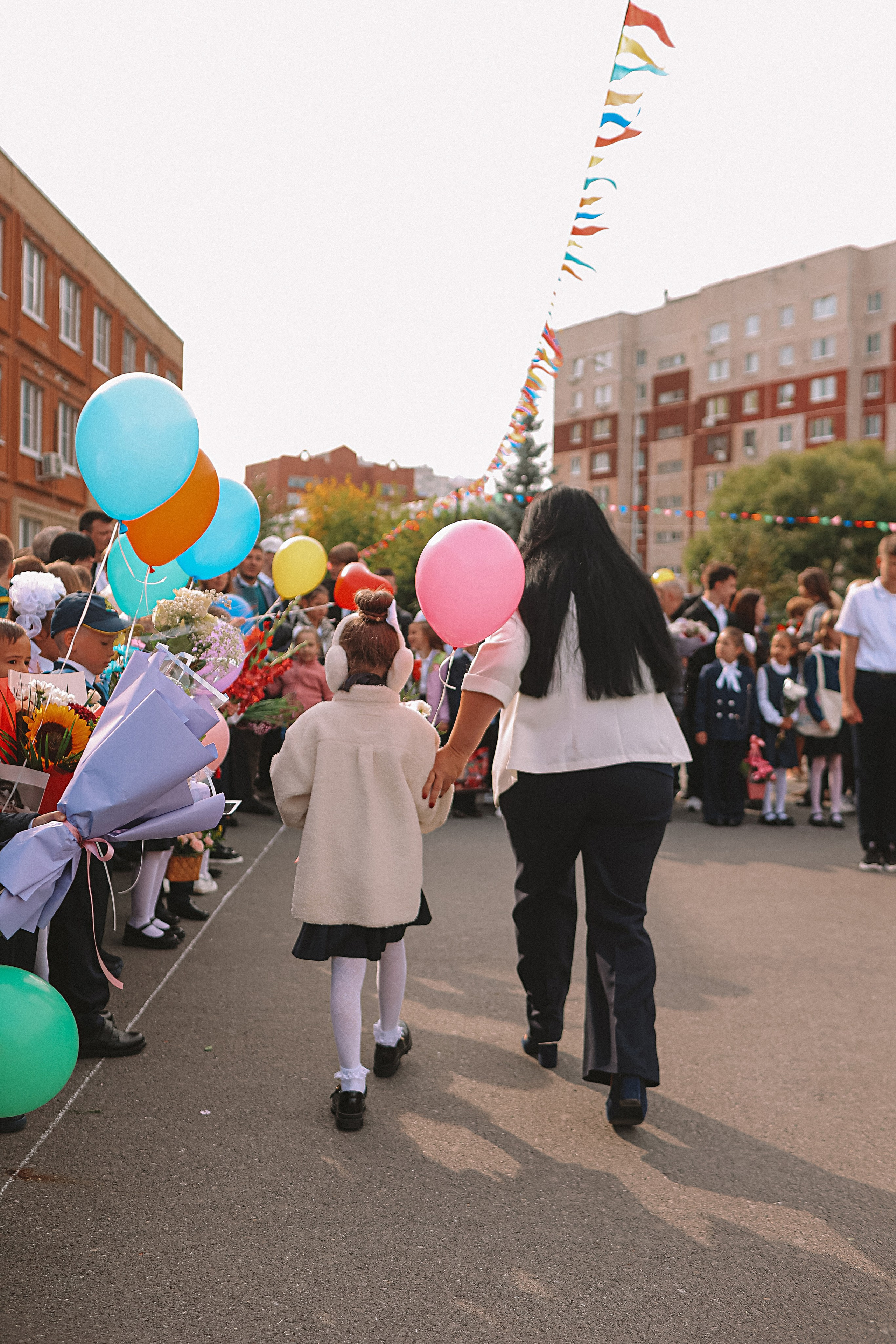 1 сентября линейка+кл час+портреты. Семейный фотограф Тюмень, фотограф на роды Салмина Мария