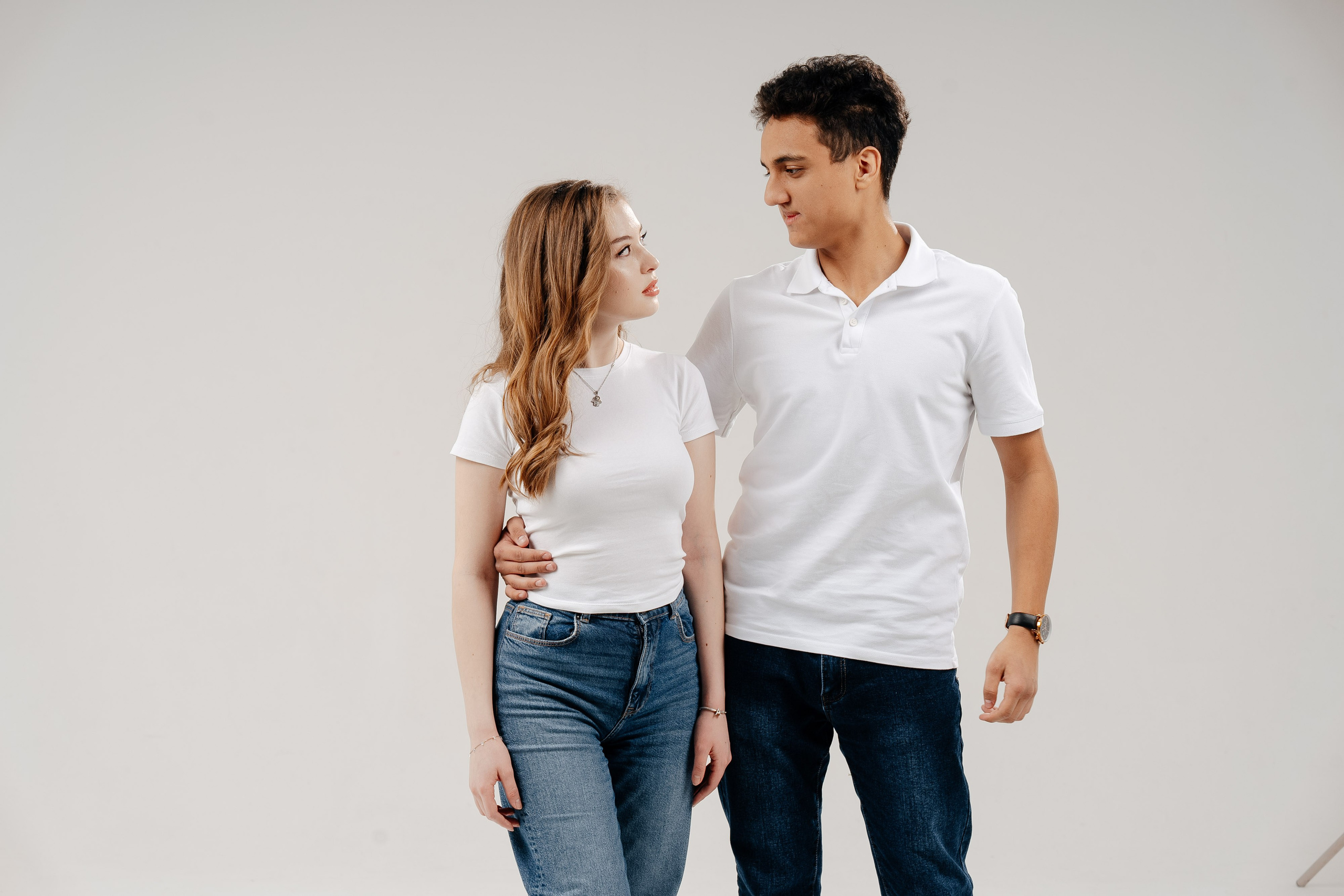 По двое. Выпускные альбомы в Нур-Султане (Астана) и по всему Казахстану