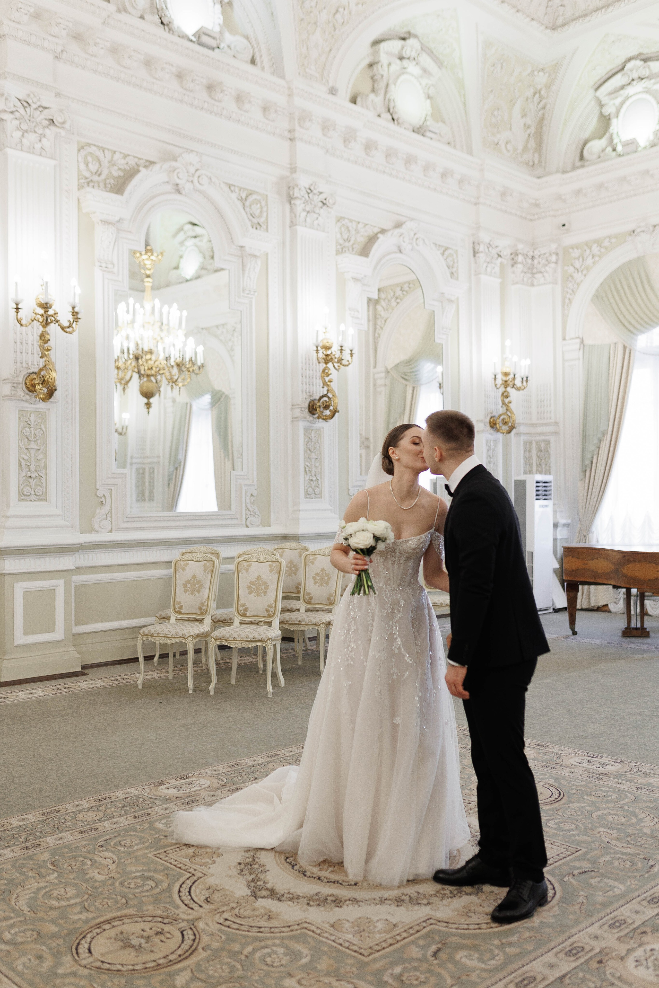 ···. Свадебный фотограф в Санкт-Петербурге Александра Чукавина